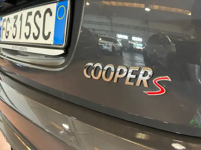 Mini Hatch view 18