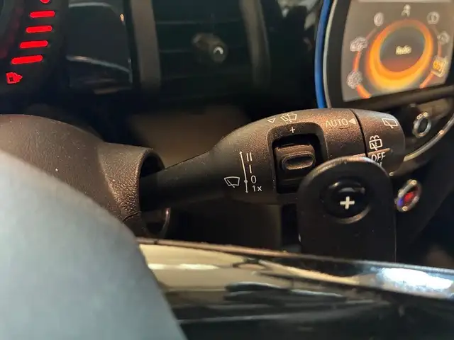 Mini Hatch view 24