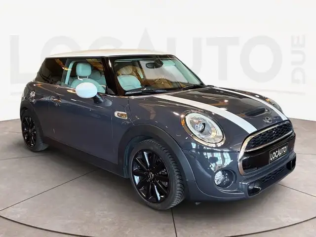 Mini Hatch view 3