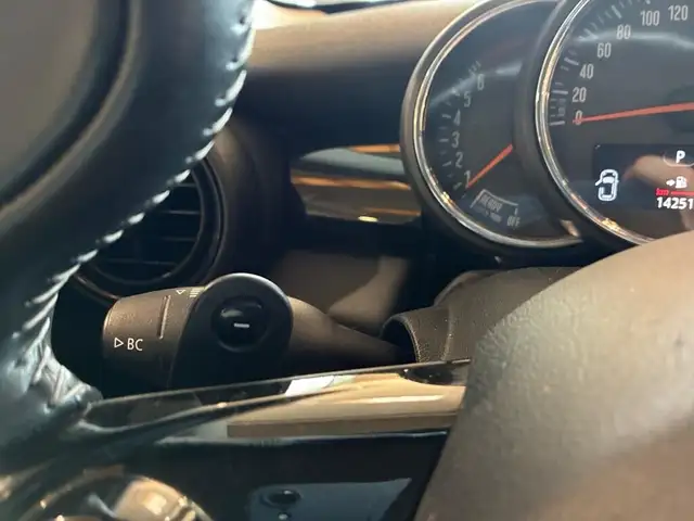 Mini Hatch view 21