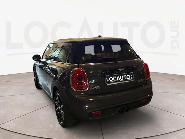 Mini Hatch view 28