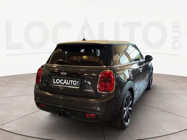 Mini Hatch view 4