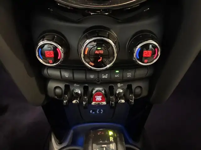 Mini Hatch view 11