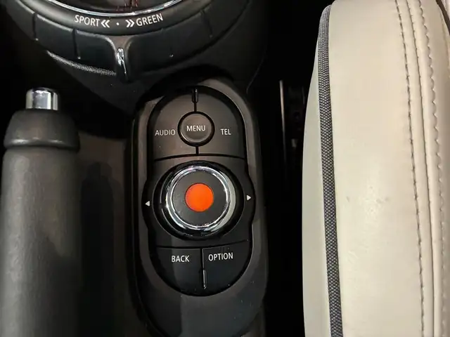 Mini Hatch view 13