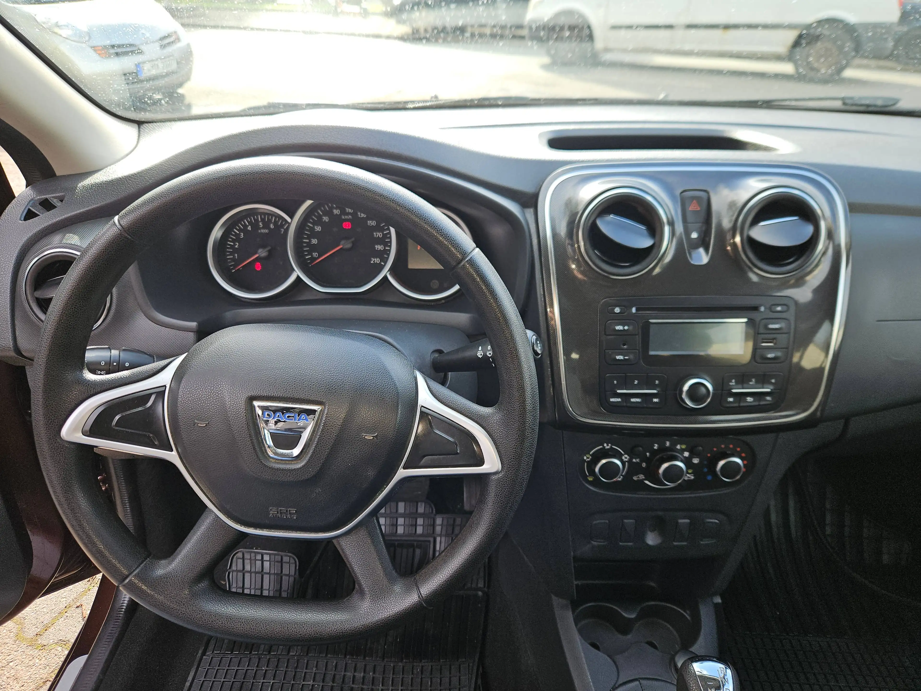Dacia Logan Laureate — photo 14