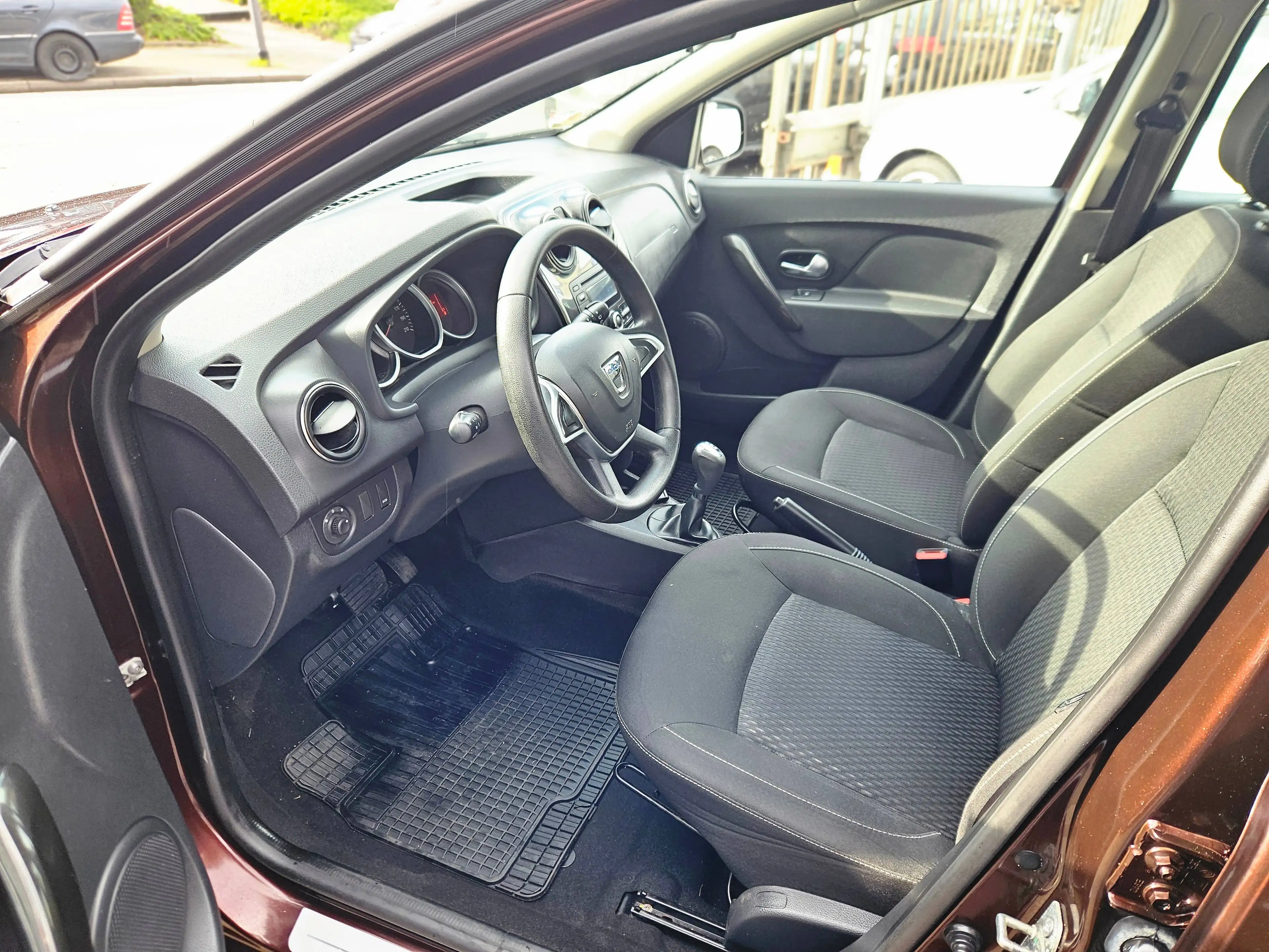 Dacia Logan Laureate — photo 7