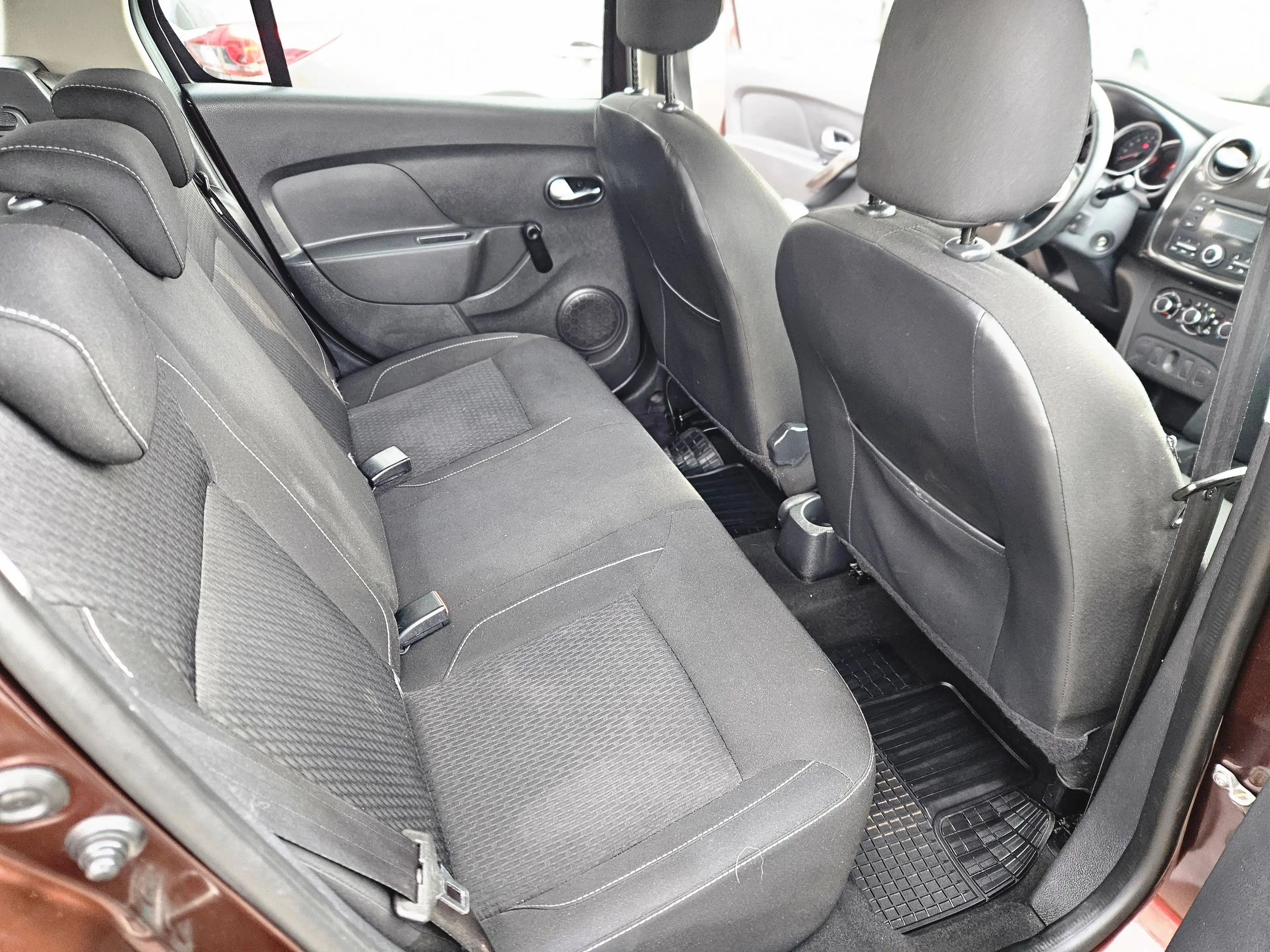 Dacia Logan Laureate — photo 9