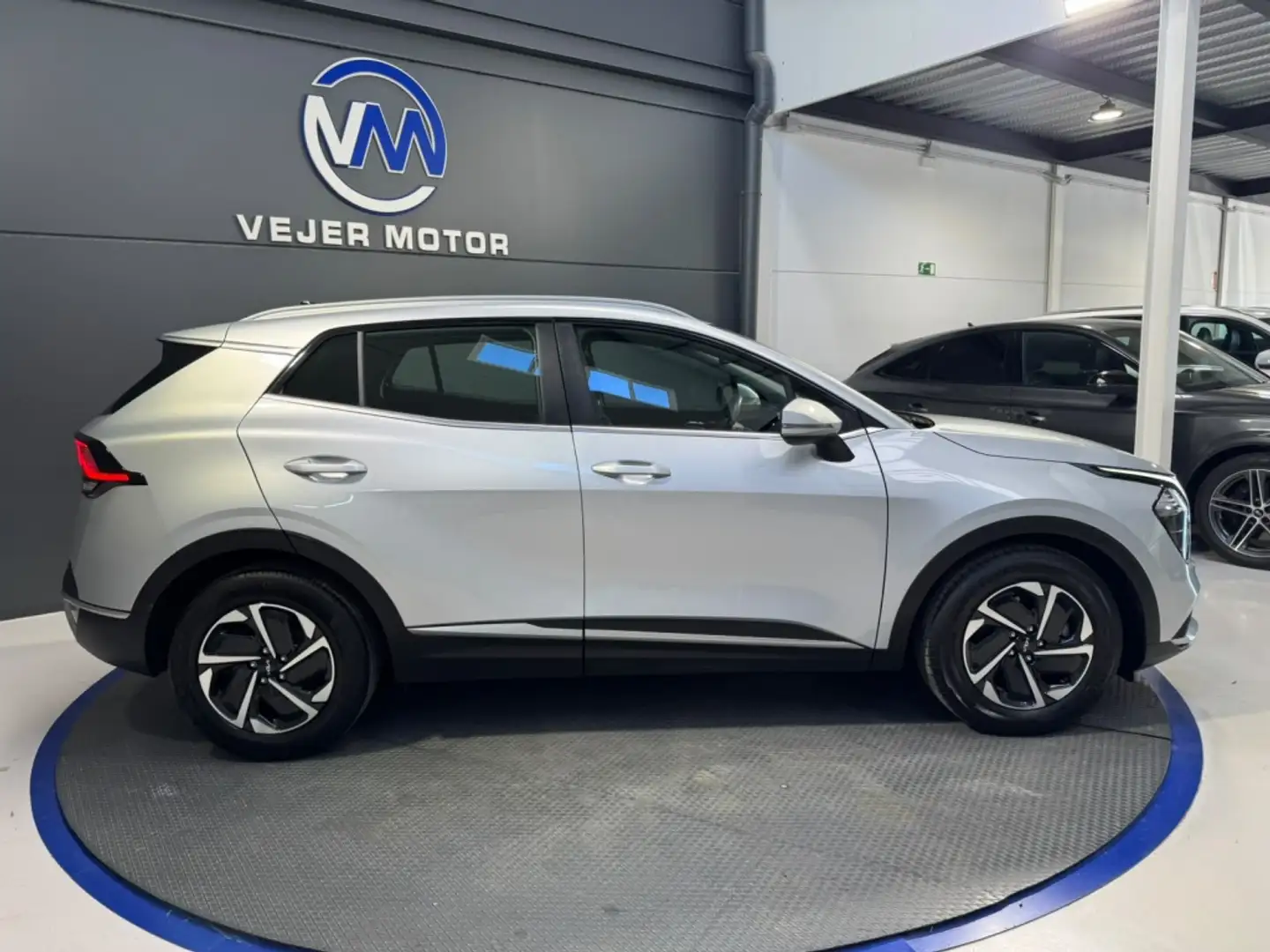 Kia Sportage 1.6 CRDi MHEV Tech DCT 136 Gris - 2