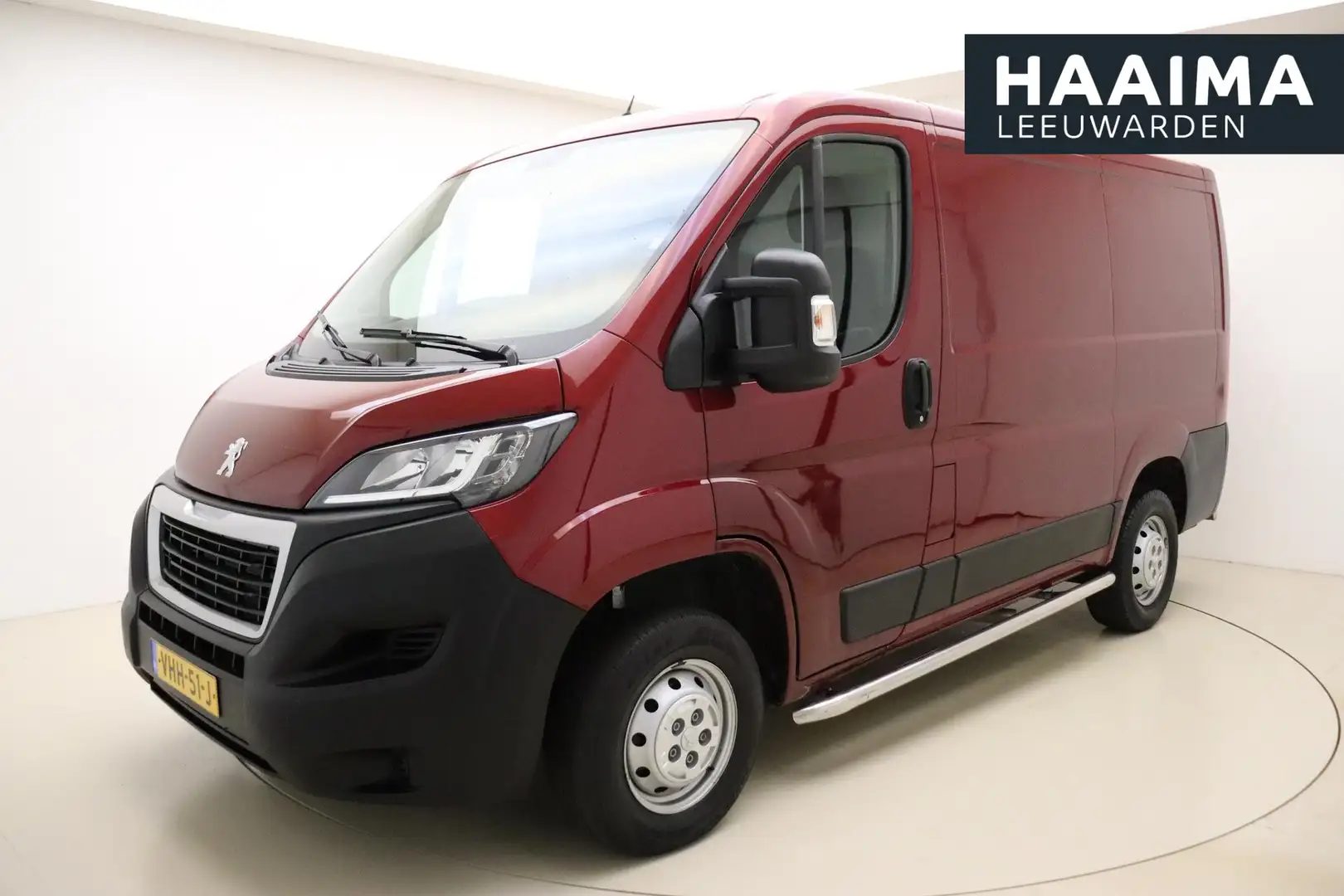 Peugeot Boxer 330 2.2 BlueHDi L1H1 Premium 120 PK | Handgeschake Rood - 1