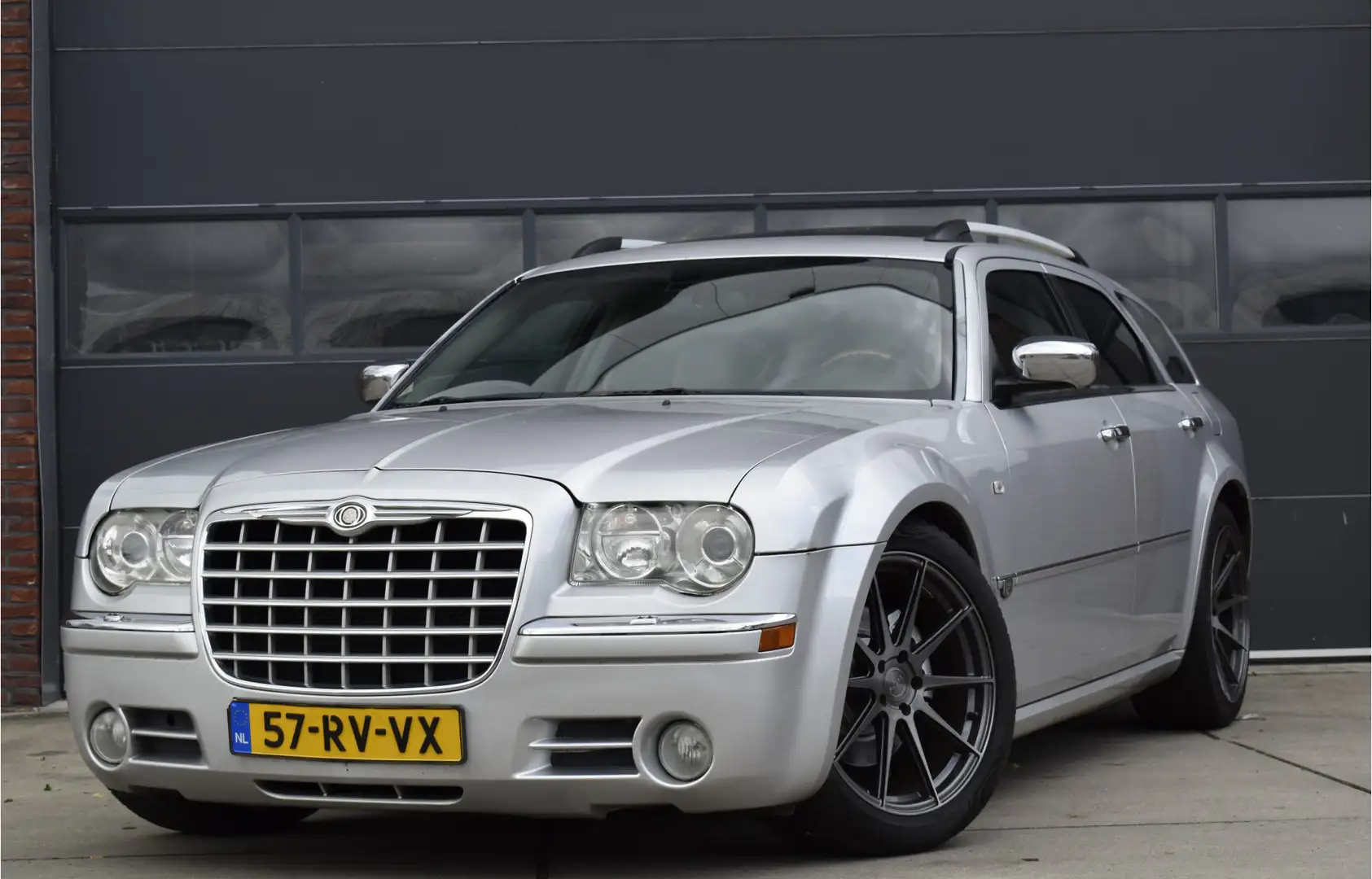 Chrysler 300C Touring 3.5 V6 Navi - Cruise - NAP - Youngtimer Grijs - 1