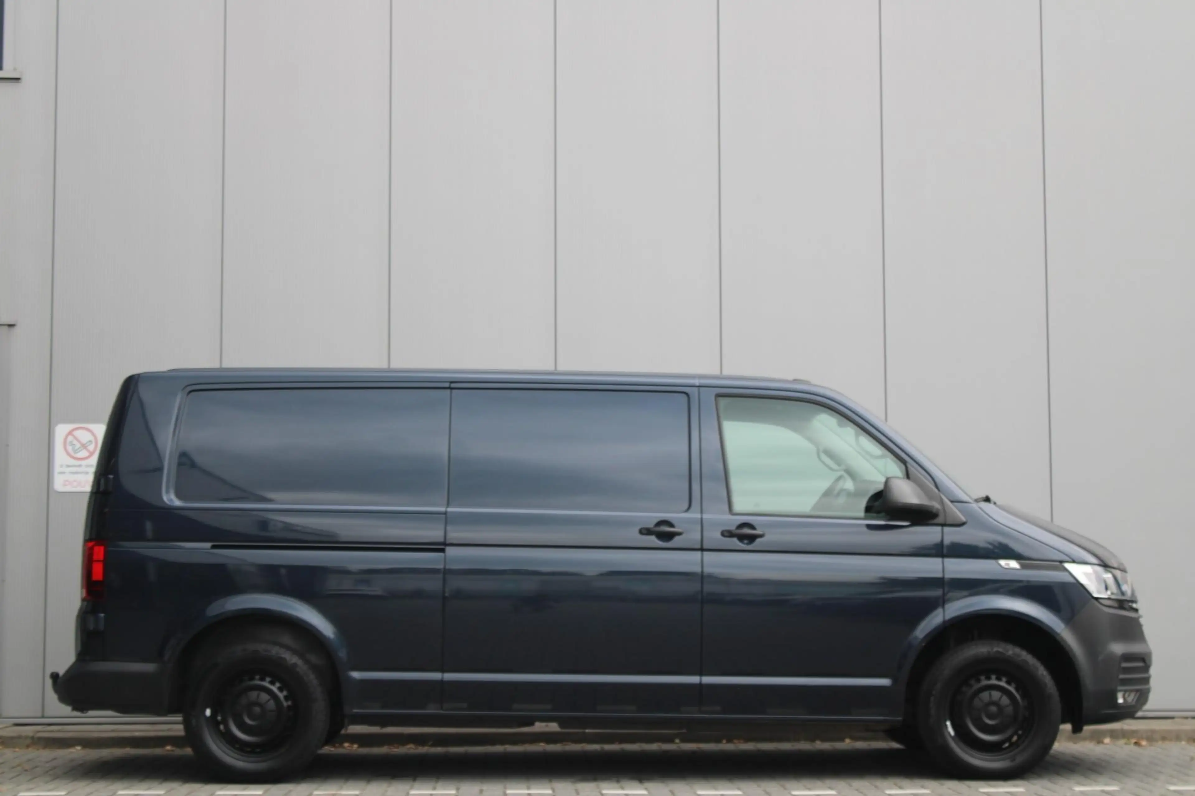 Volkswagen T6.1 Transporter 2.0 TDI 110pk L2H1 28 Comfortline | Trekhaak | Cru — photo 3