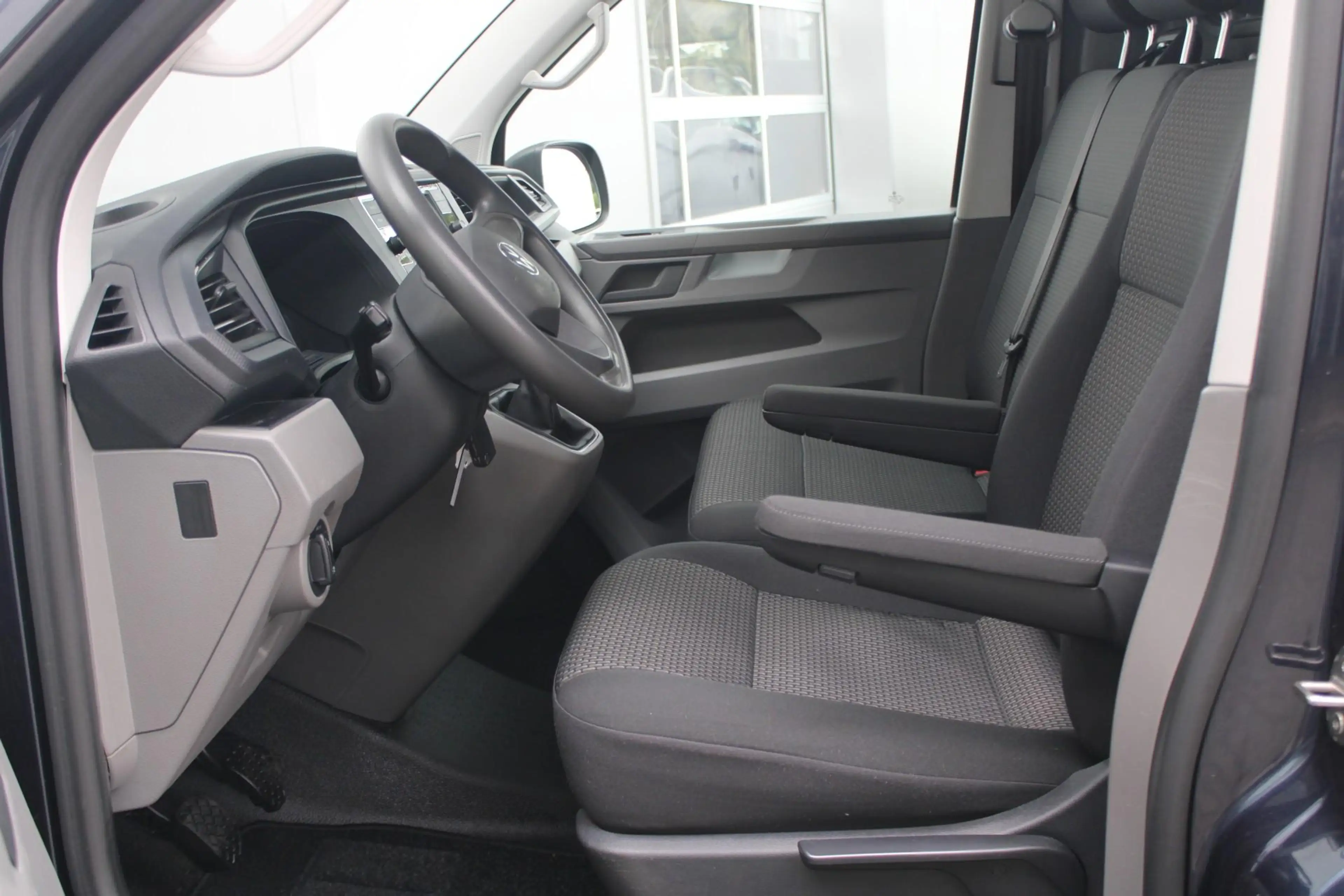 Volkswagen T6.1 Transporter 2.0 TDI 110pk L2H1 28 Comfortline | Trekhaak | Cru — photo 4