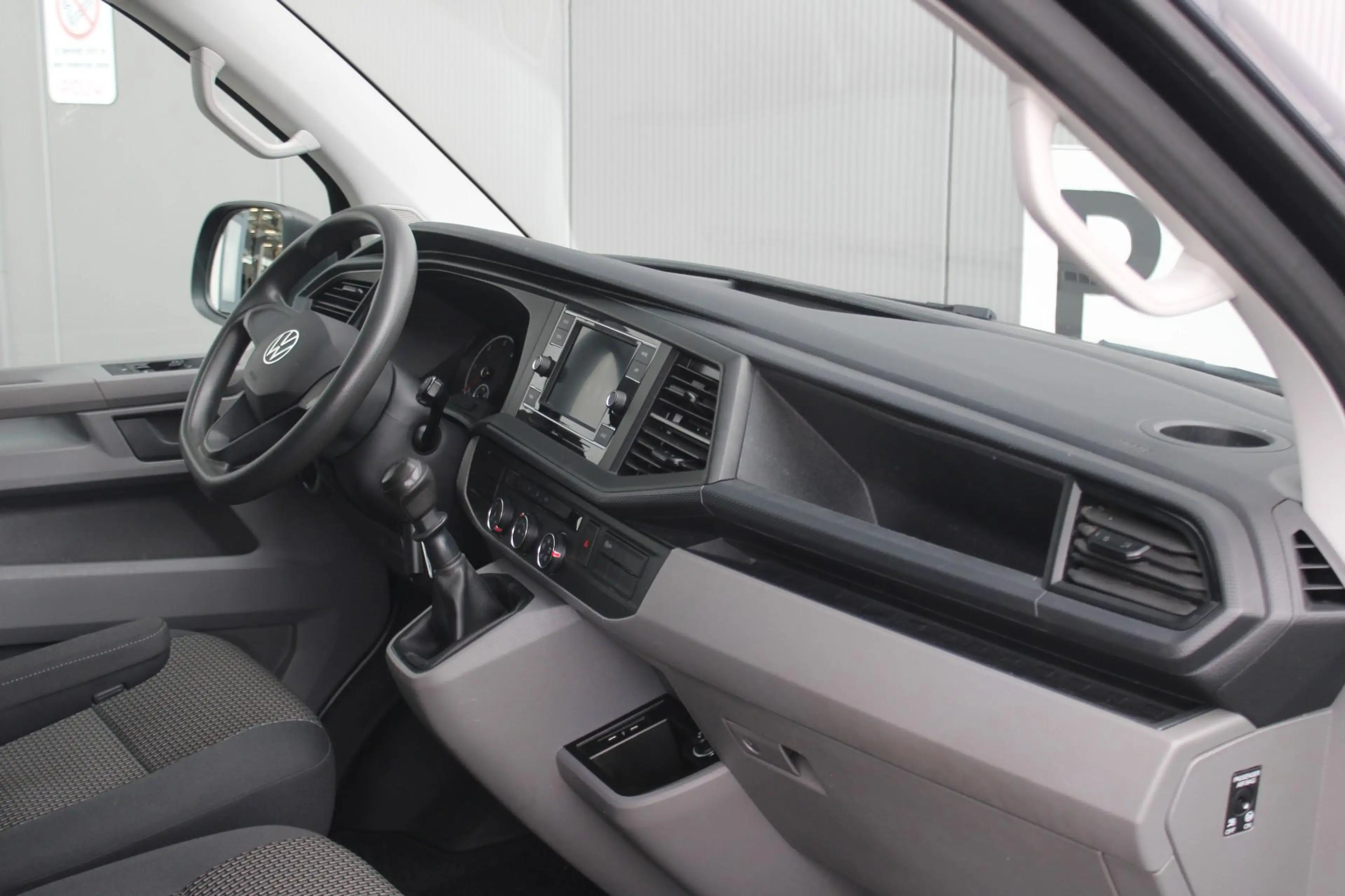 Volkswagen T6.1 Transporter 2.0 TDI 110pk L2H1 28 Comfortline | Trekhaak | Cru — photo 5