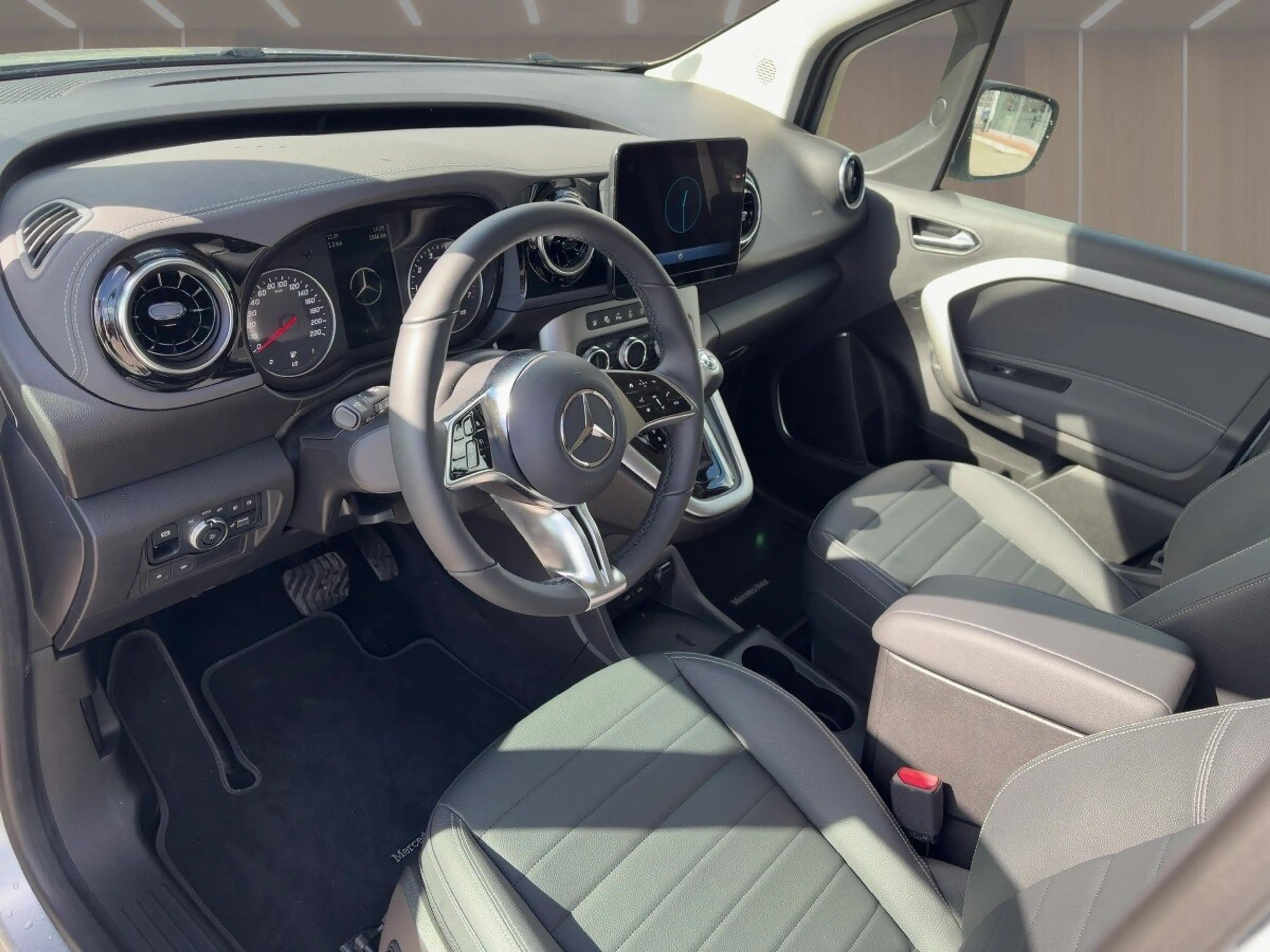 Mercedes-Benz T-Class T 180 Progressive lang LED+KEYG+NAVI+TOTWI+R-KAM — photo 6