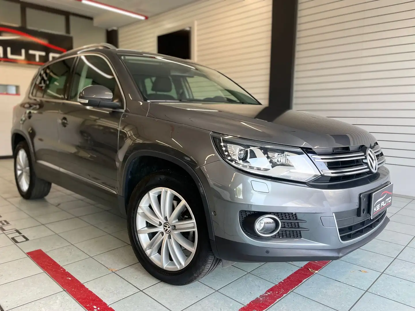 Volkswagen Tiguan 2.0 tdi Sport&Style 4motion 140cv dsg Grigio - 2