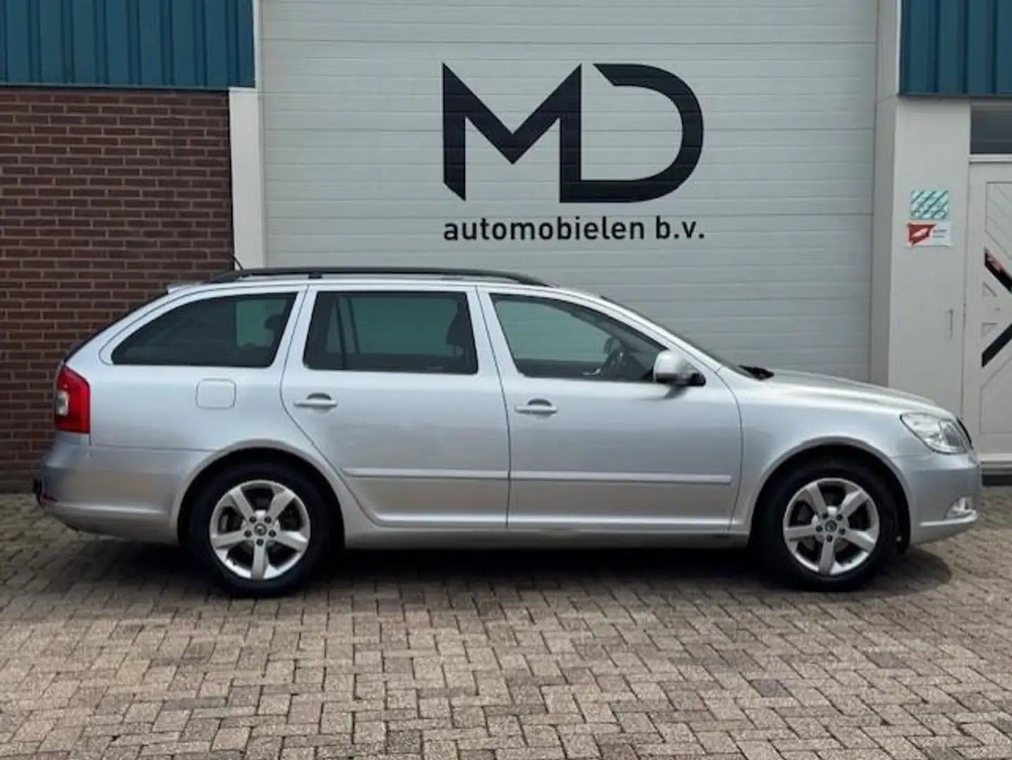 Skoda Octavia Combi 1.4 TSI Ambition -DSG-Trekhaak-Xenon Gris - 2