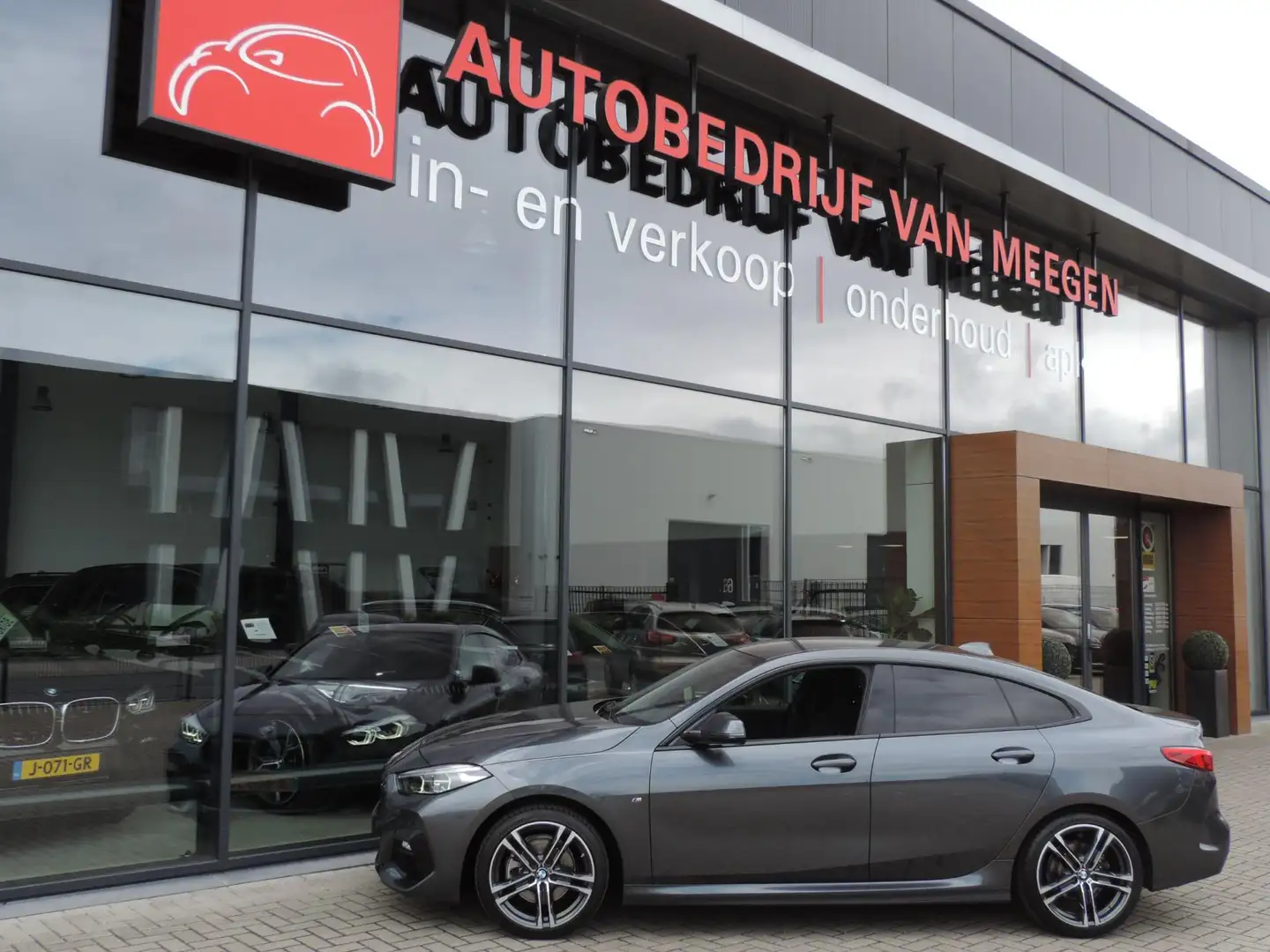 BMW 218 2-serie Gran Coupé 218i M-sport Executive Ed. AUTO Grijs - 2