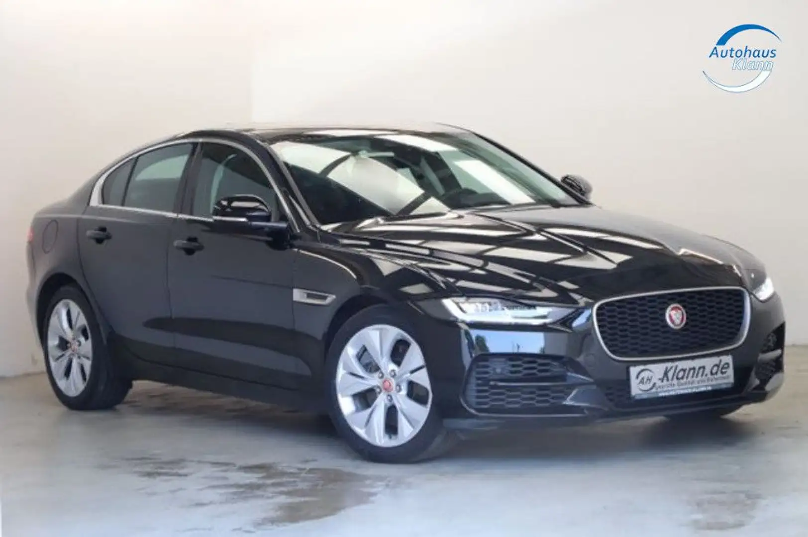 Jaguar XE S 2.0 Turbo 250PS VIR.COCKPIT Carplay 1.HAND Schwarz - 1