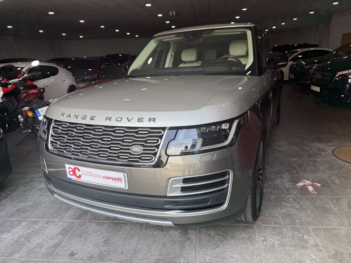 Land Rover Range Rover RR 5.0 V8 SVAutobiography Dynamic Stealth  4WD Aut Beige - 2