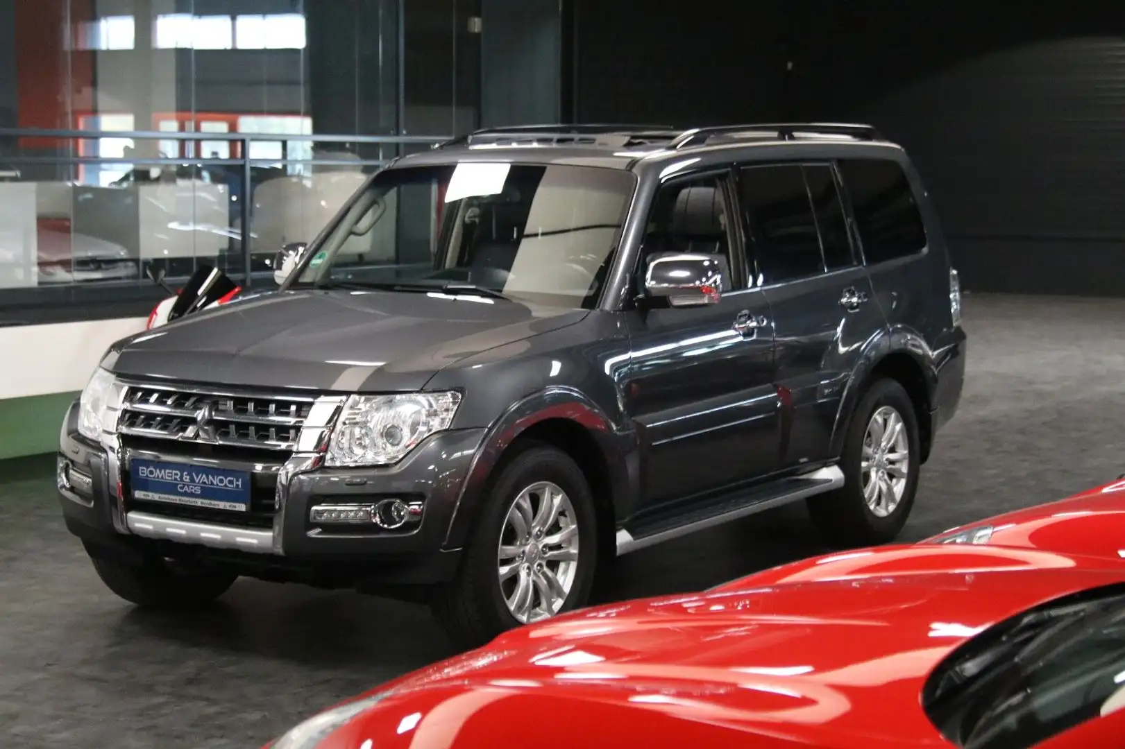 Mitsubishi Pajero 3.2 DI-D Top BRD 1.Hand netto € 19.118,= Grau - 2