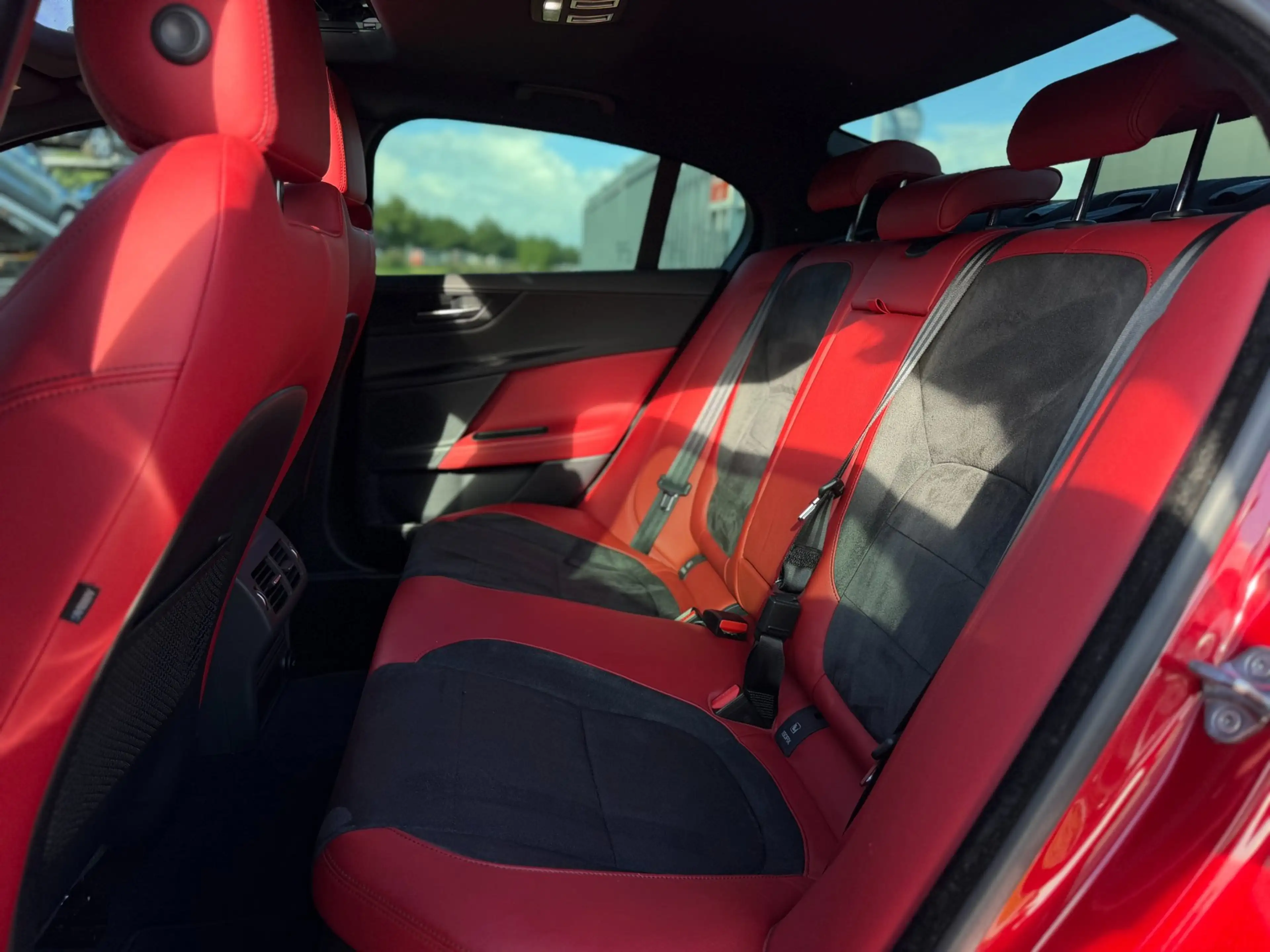Jaguar XE 3.0 S 340PK V6 Supercharged 2016 Pano — photo 38