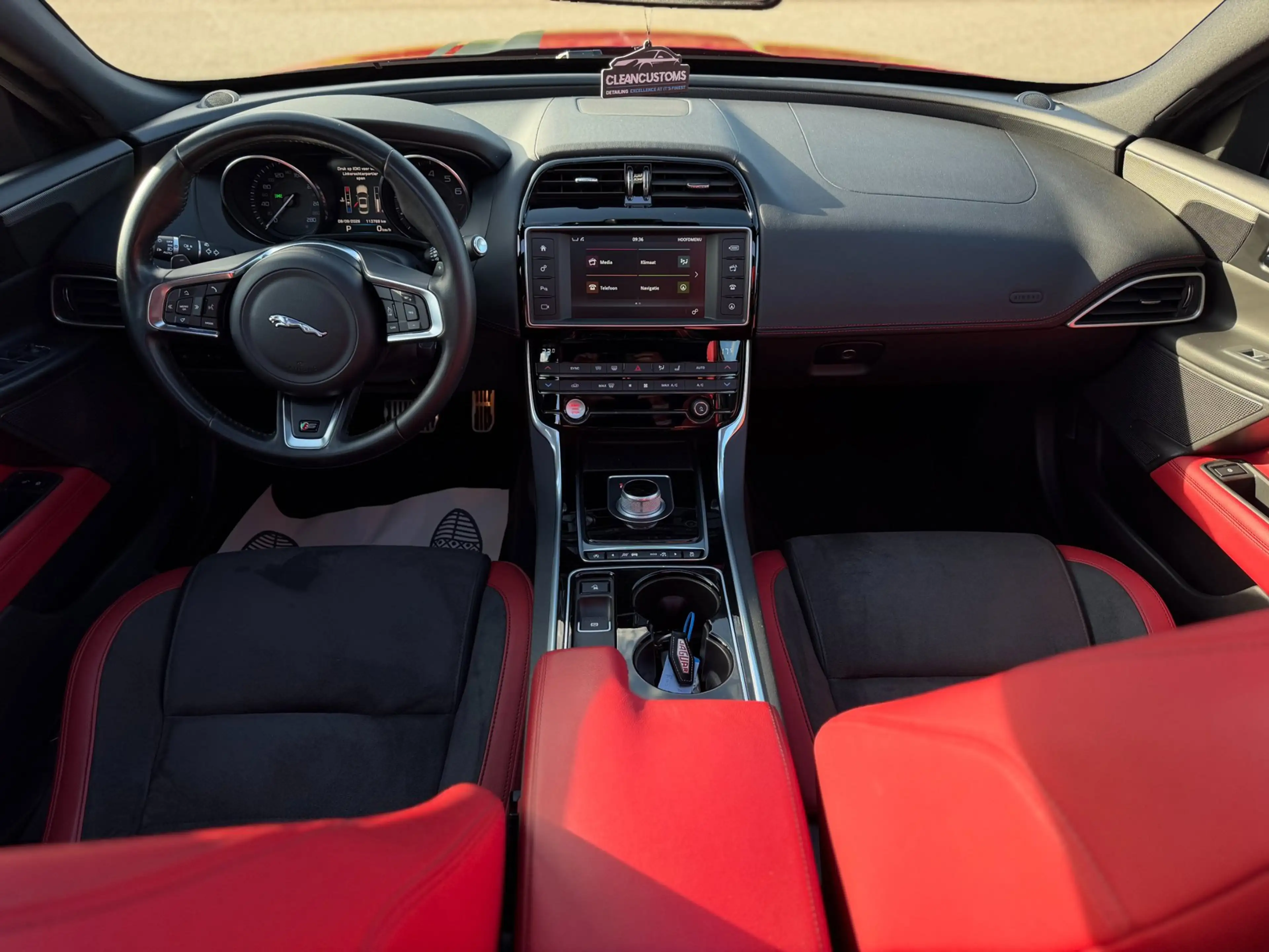 Jaguar XE 3.0 S 340PK V6 Supercharged 2016 Pano — photo 15
