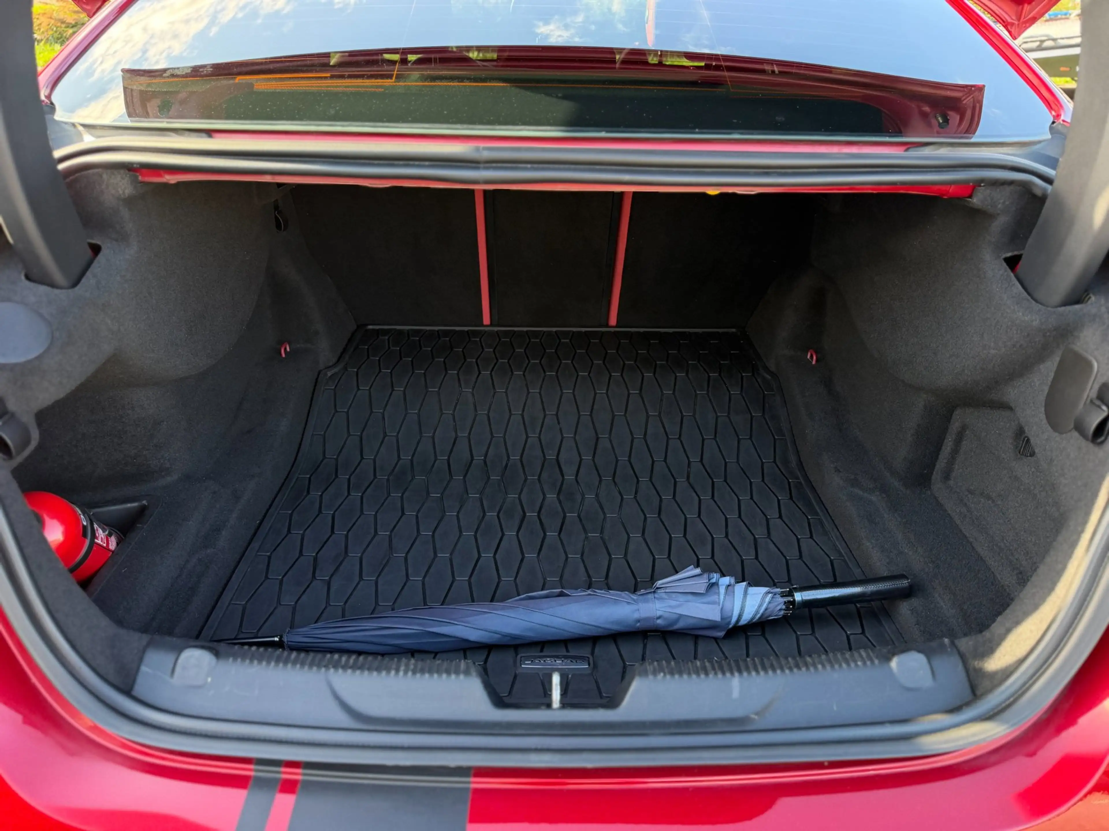 Jaguar XE 3.0 S 340PK V6 Supercharged 2016 Pano — photo 36