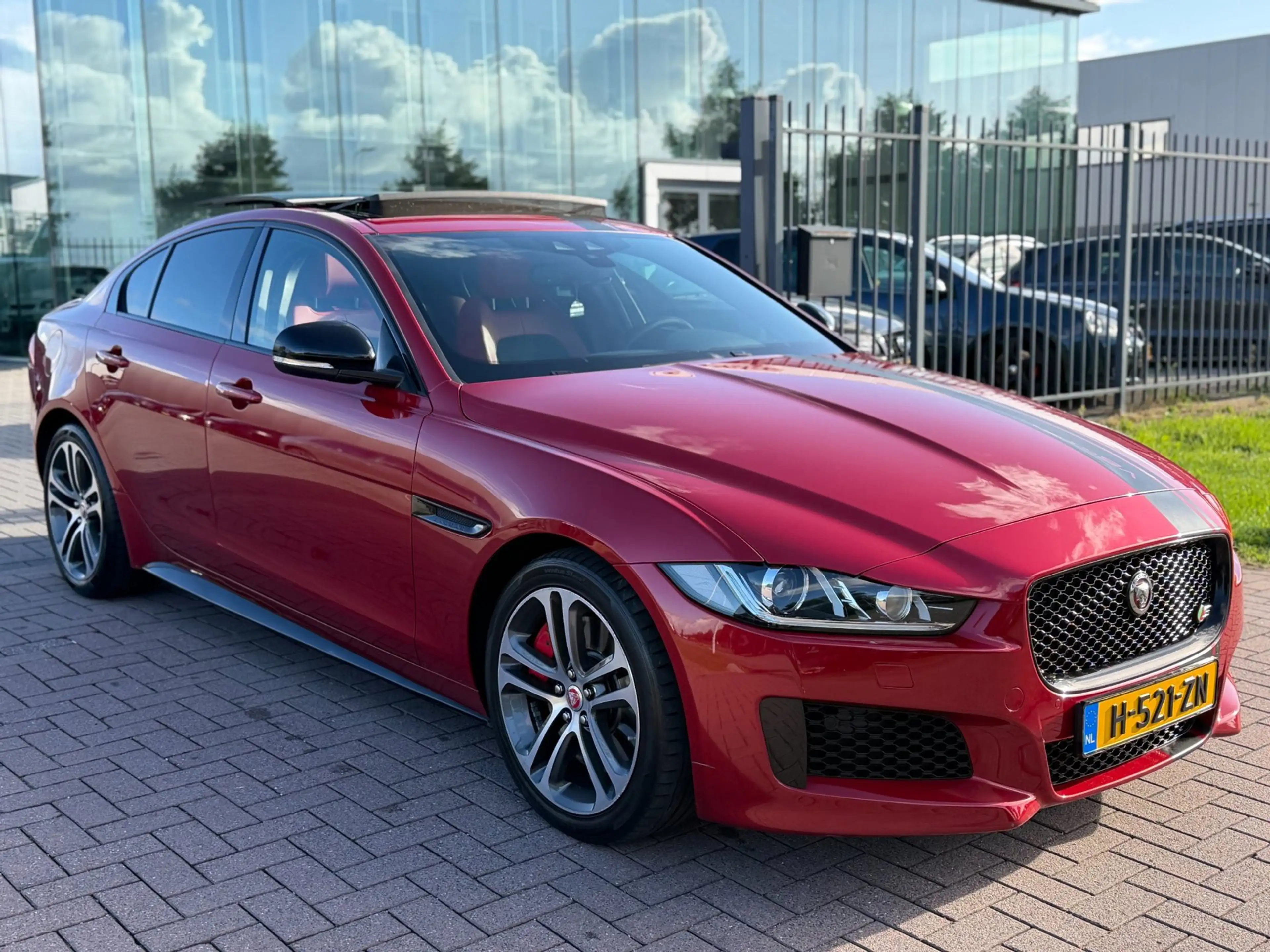 Jaguar XE 3.0 S 340PK V6 Supercharged 2016 Pano — photo 3
