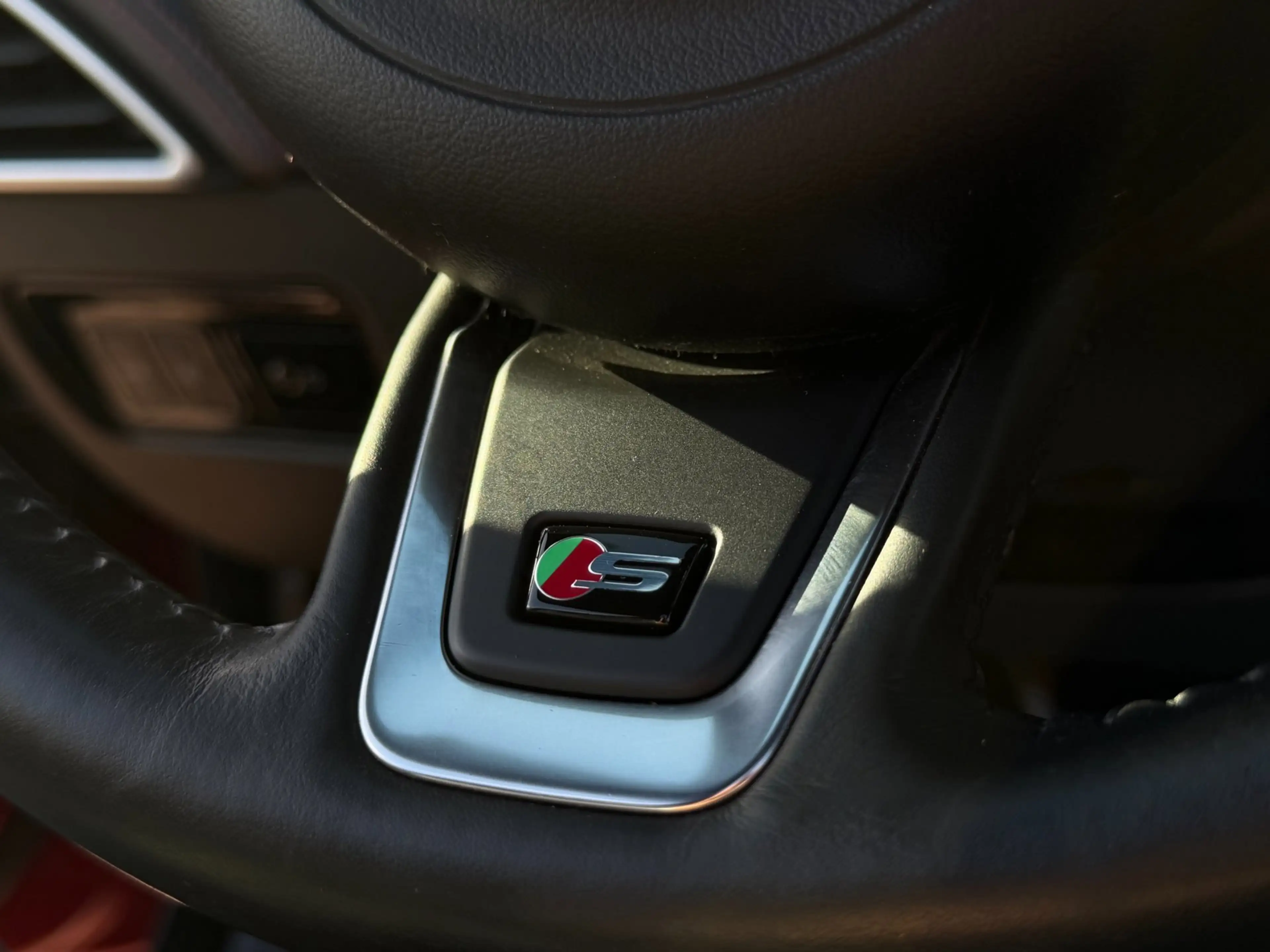 Jaguar XE 3.0 S 340PK V6 Supercharged 2016 Pano — photo 24