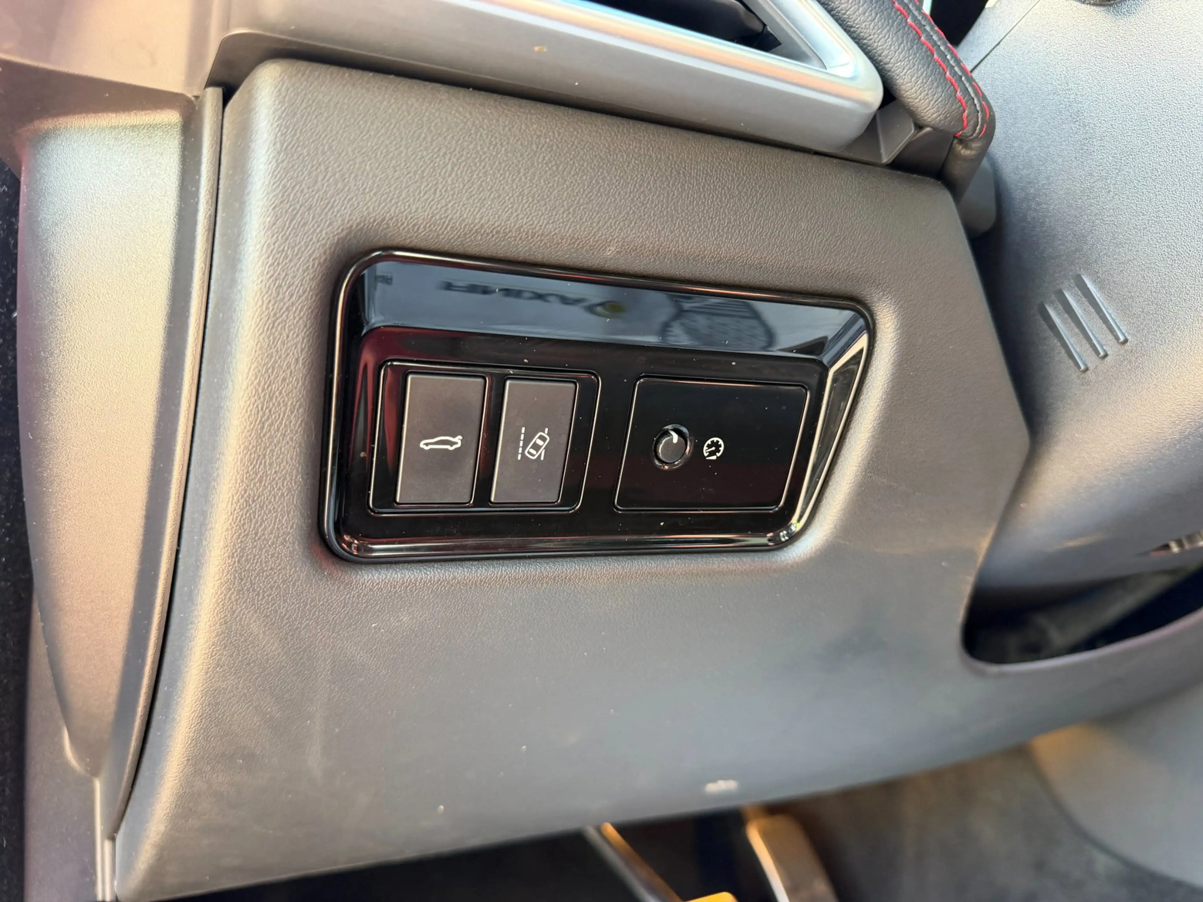Jaguar XE 3.0 S 340PK V6 Supercharged 2016 Pano — photo 42