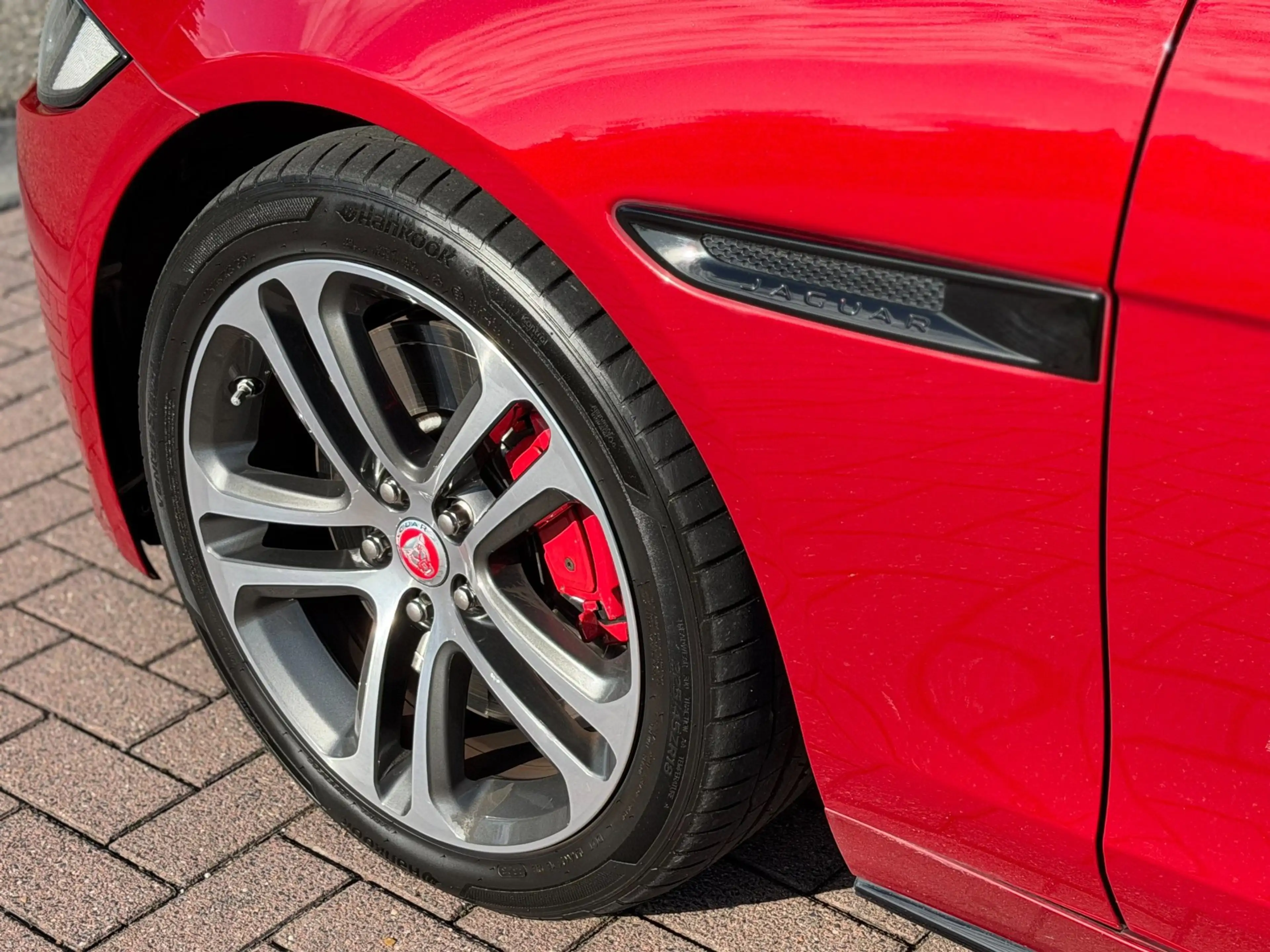 Jaguar XE 3.0 S 340PK V6 Supercharged 2016 Pano — photo 33