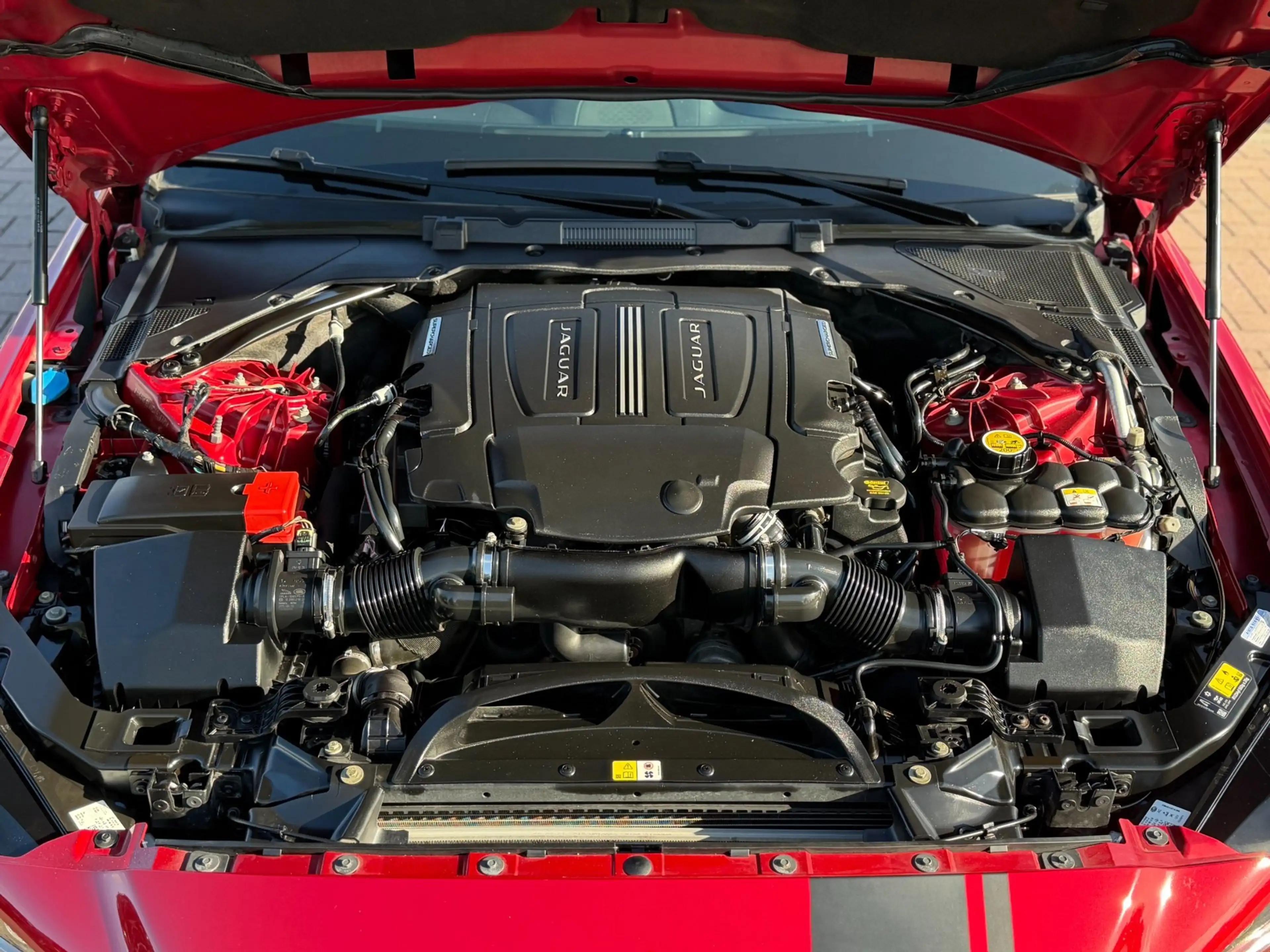 Jaguar XE 3.0 S 340PK V6 Supercharged 2016 Pano — photo 47