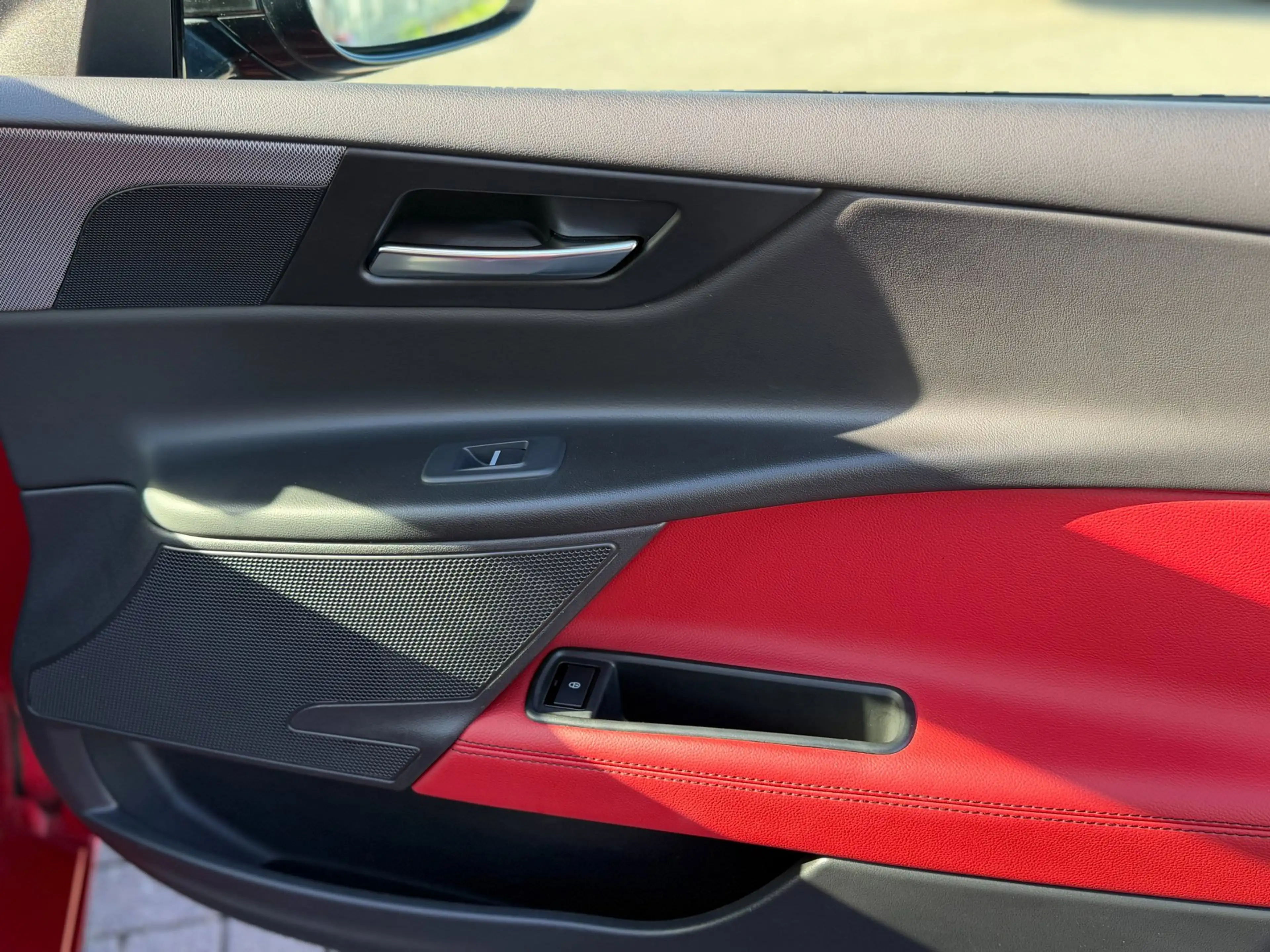 Jaguar XE 3.0 S 340PK V6 Supercharged 2016 Pano — photo 35