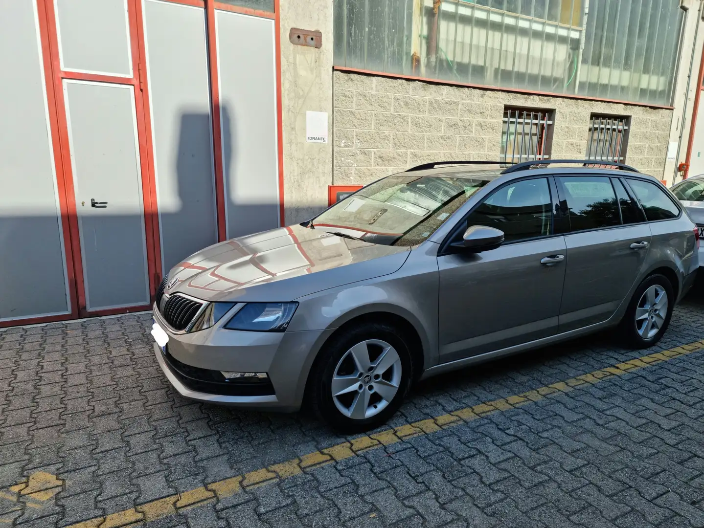 Skoda Octavia Octavia III 2017 Wagon 1.6 tdi Executive 115cv Бежевий - 2