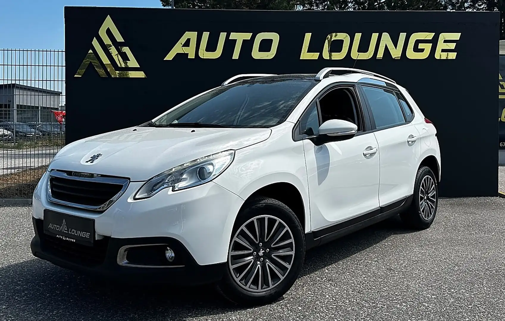 Peugeot 2008 1.2 VTi Active Weiß - 1