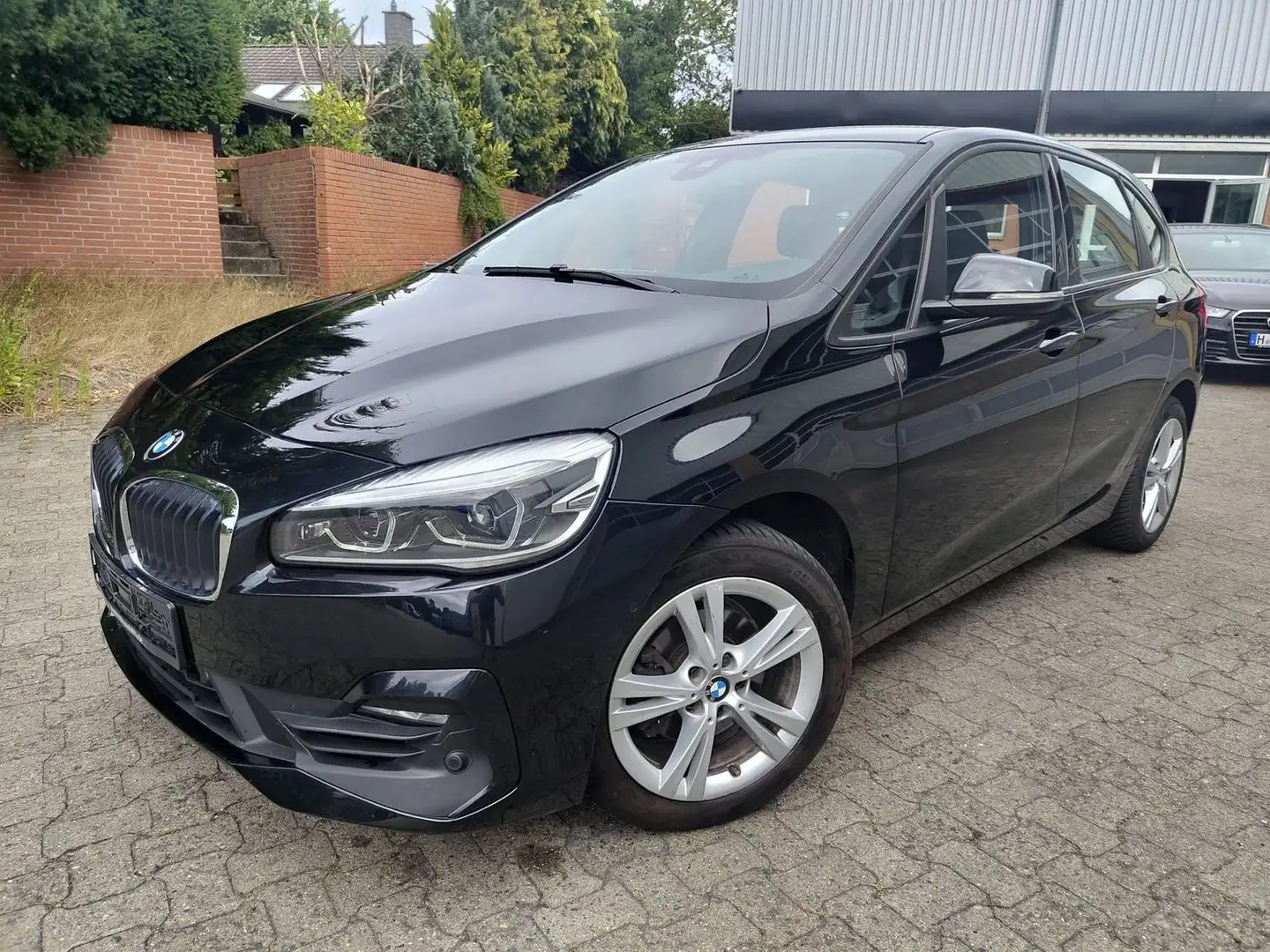 BMW 218 218 i Advantage*LED*PDC*Key-Less* Zwart - 1