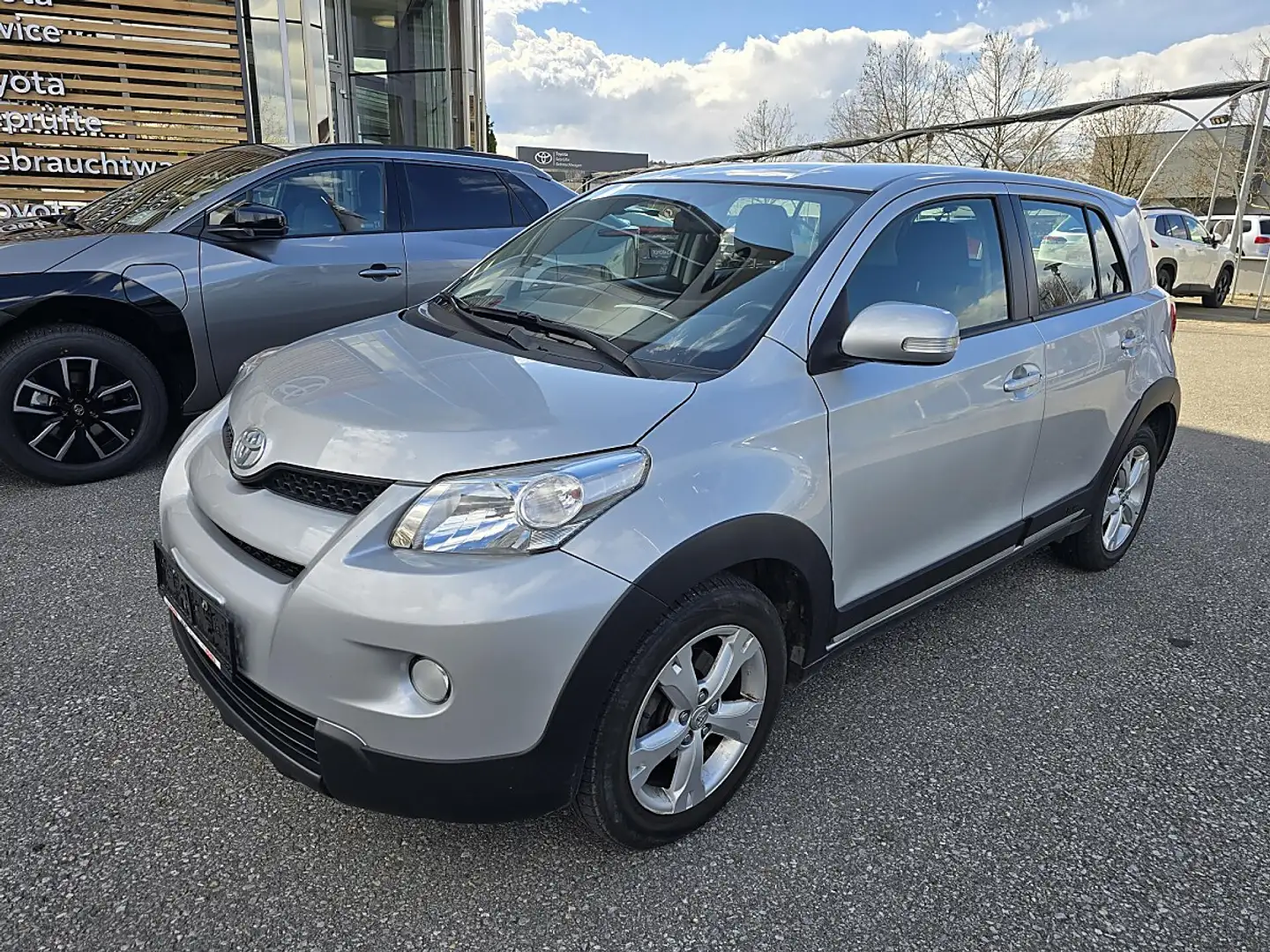 Toyota Urban Cruiser 1,4 D-4D DPF High AWD Silber - 1