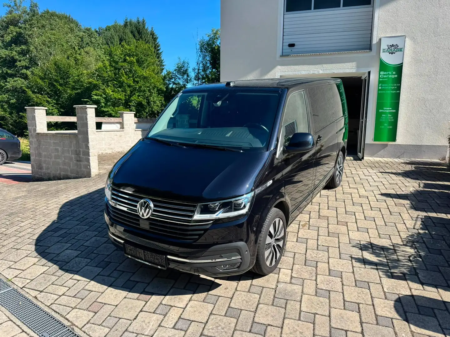 Volkswagen T6.1 Multivan Gernation Six Schwarz - 2