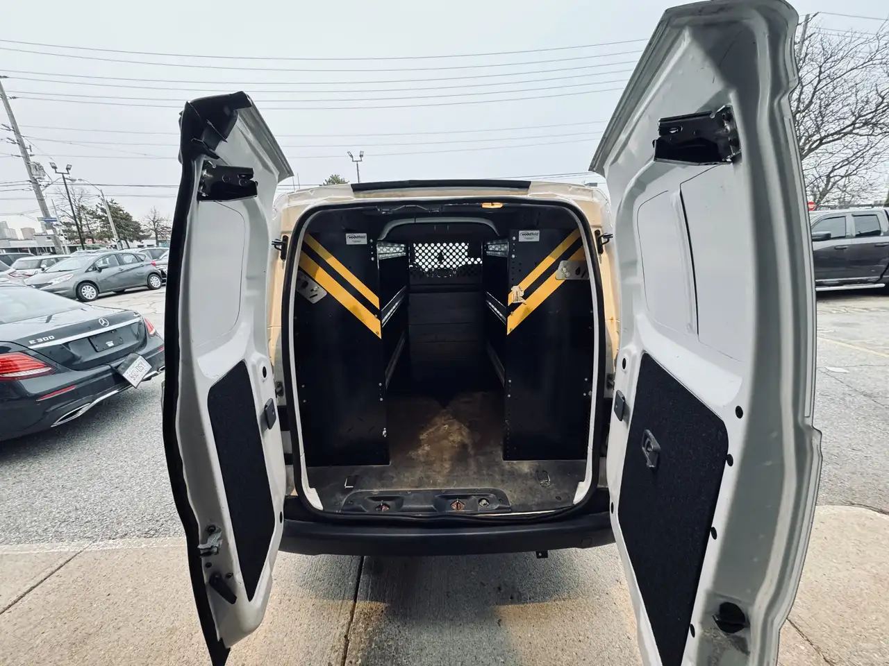 Nissan NV200 снимка Nissan NV200