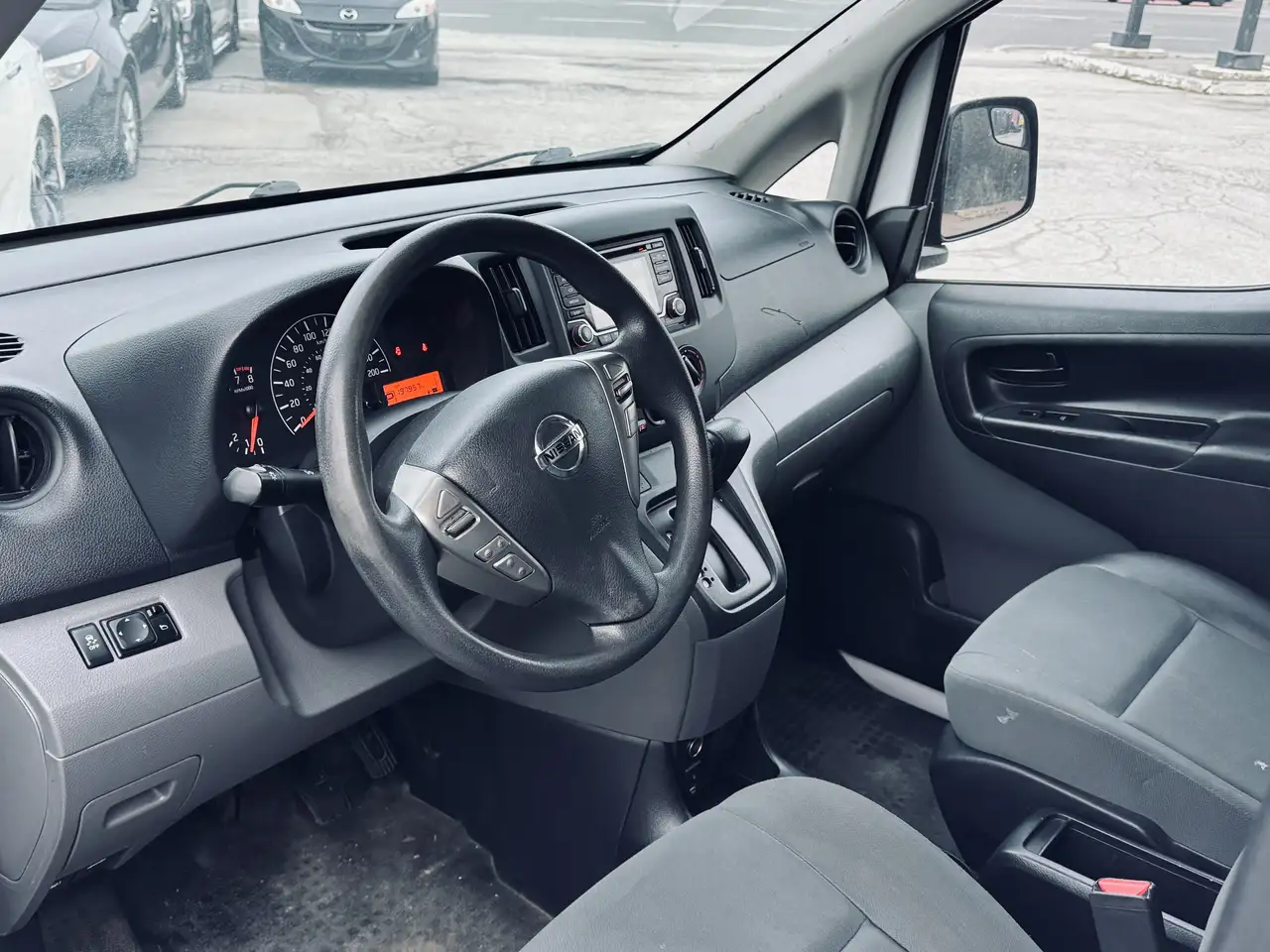 Nissan NV200 снимка Nissan NV200