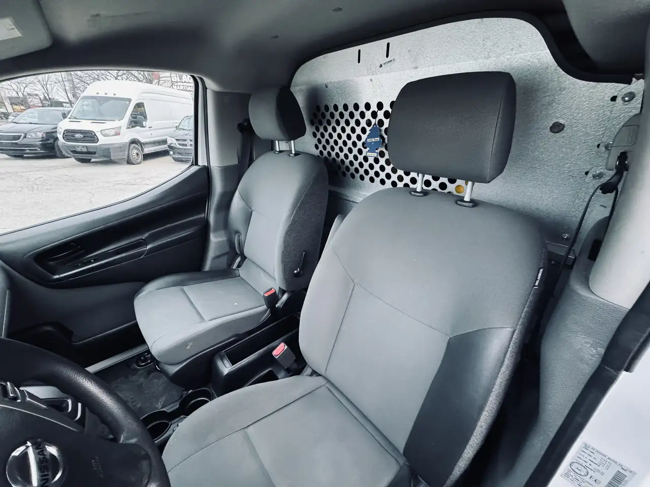 Nissan NV200 снимка Nissan NV200