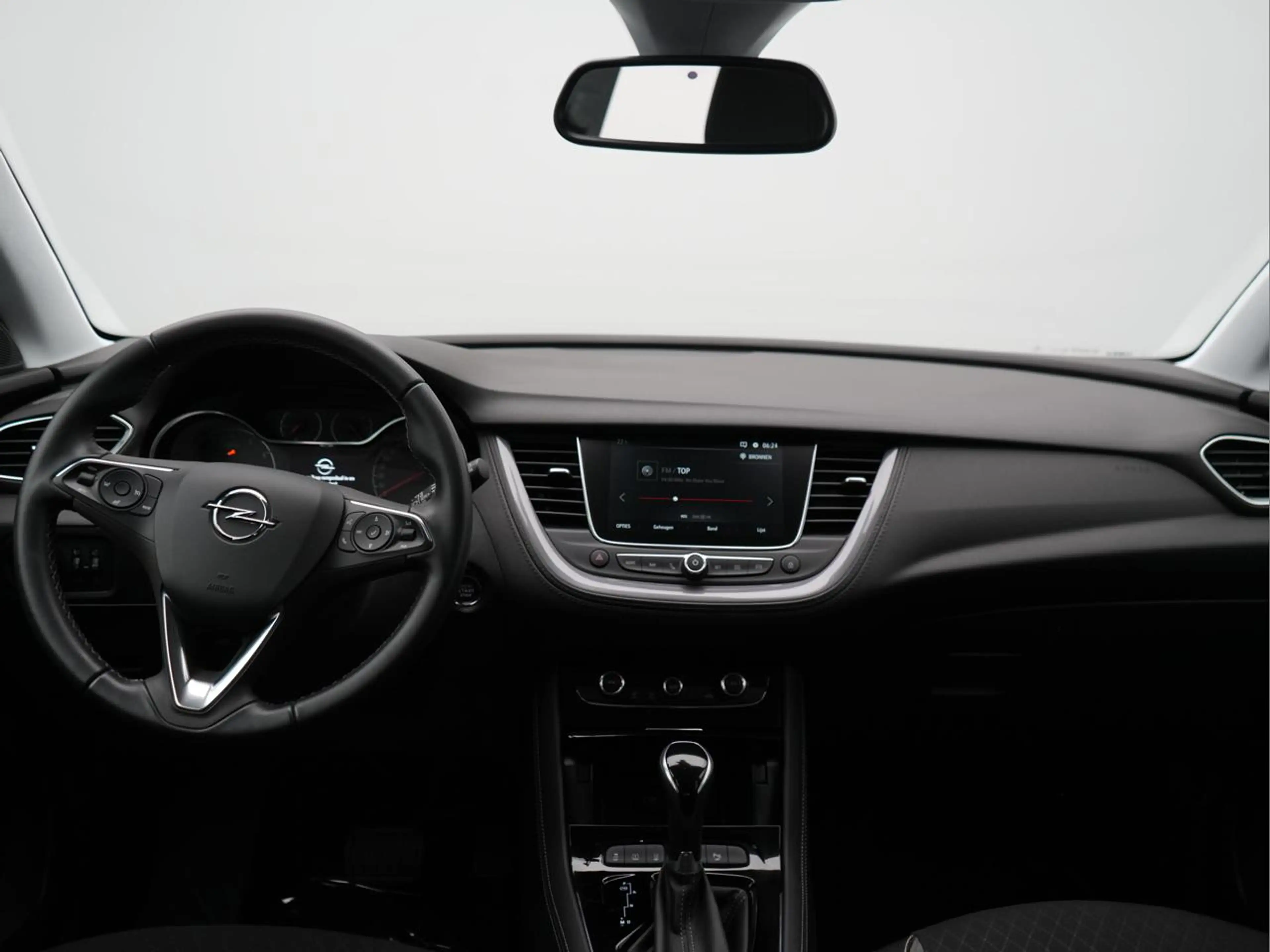 Opel Grandland X 1.2 Turbo Edition S&S — photo 12