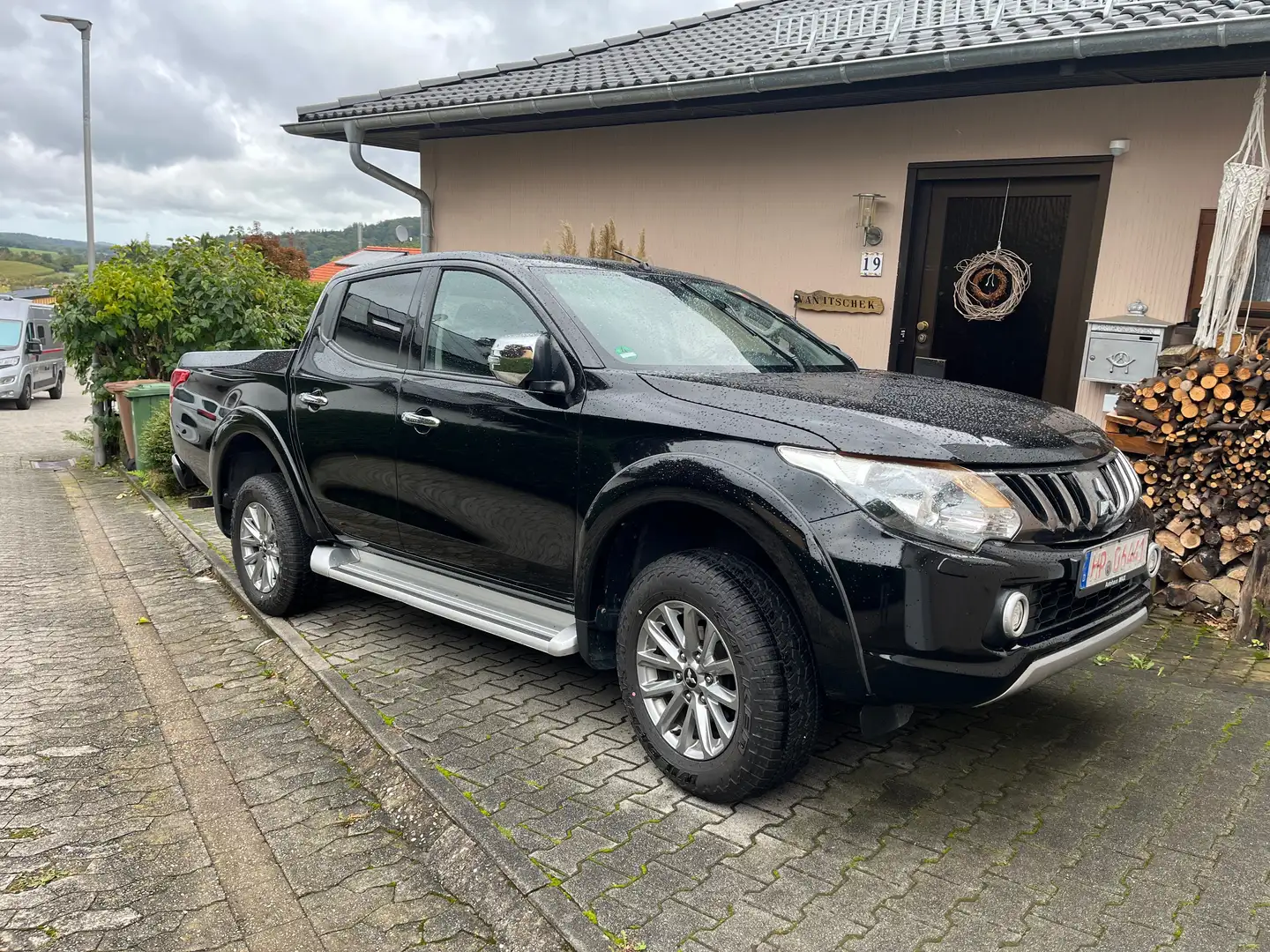 Mitsubishi L200 Basis Doppelkabine 4WD Noir - 1