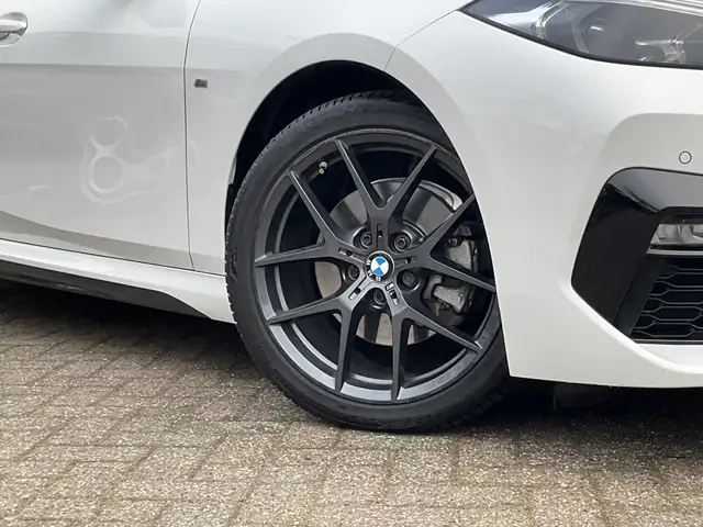 BMW 2 Series view 14