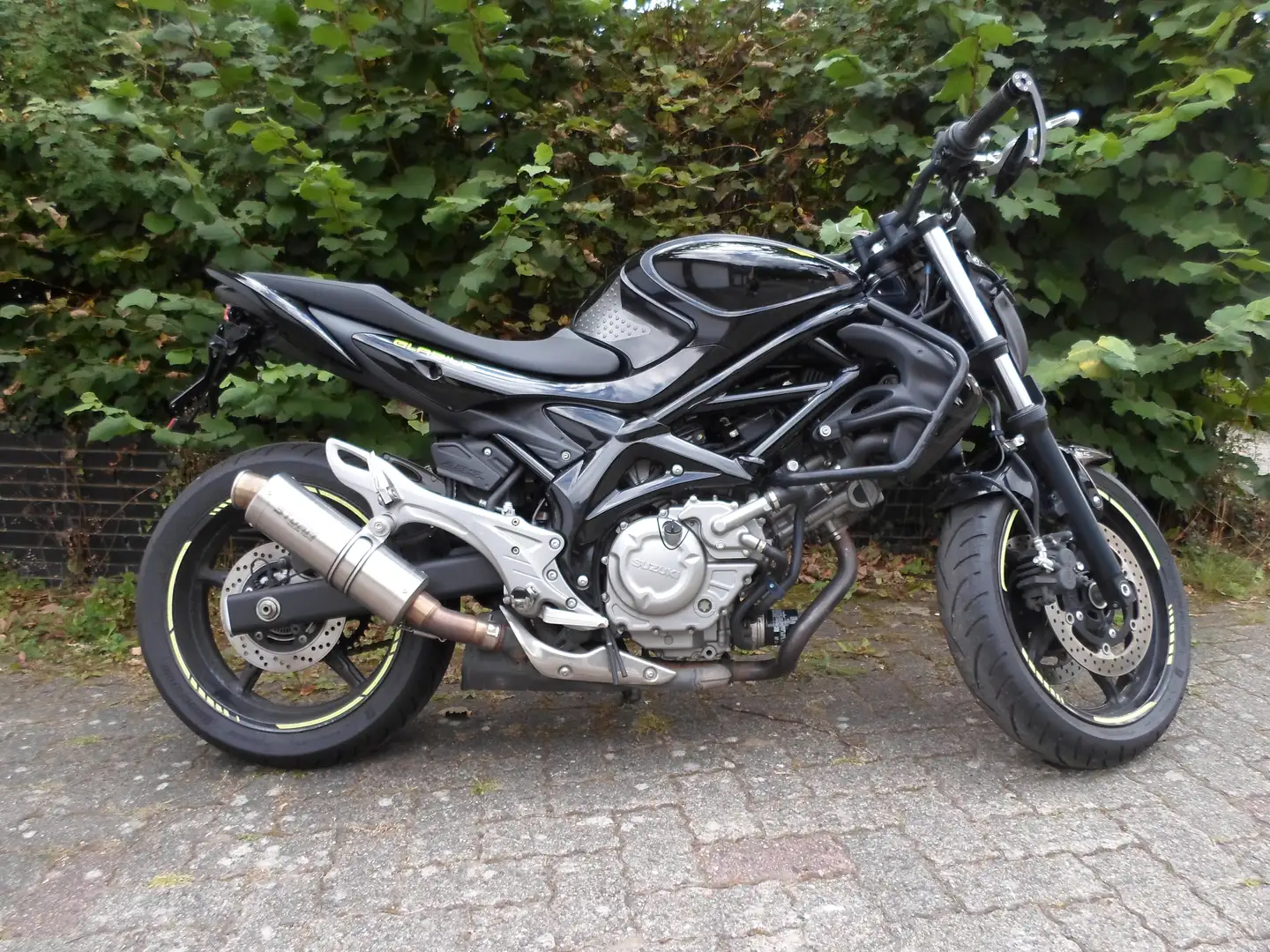 Suzuki Gladius 650 Fekete - 1
