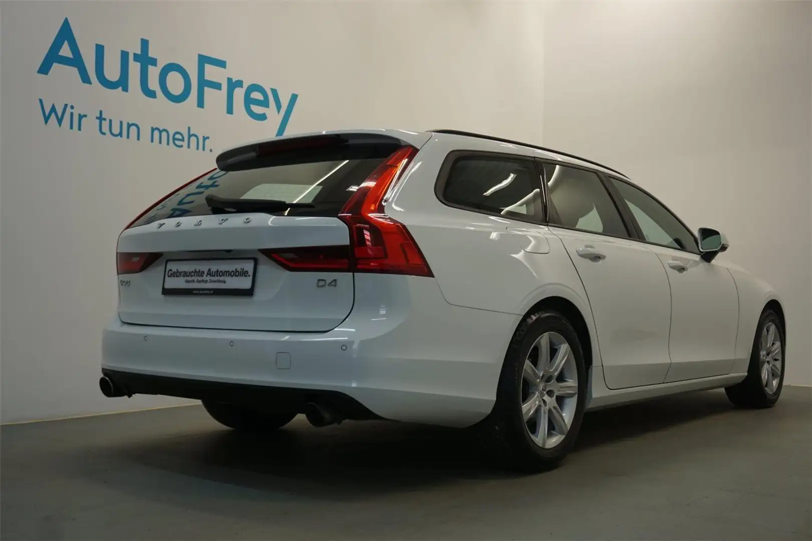 Volvo V90 D4 Geartronic Kinetic Bianco - 2