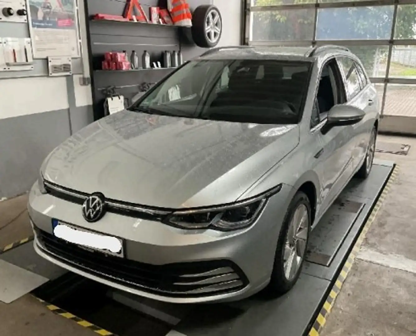 Volkswagen Golf VIII Variant 1.5 eTSI DSG Style AHK STANDHZG KA... Silber - 1