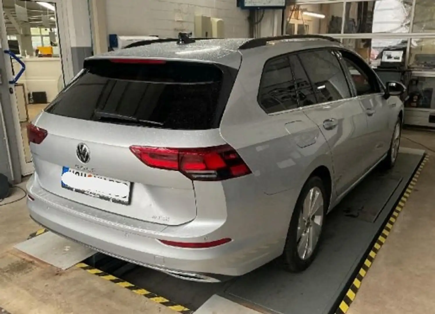 Volkswagen Golf VIII Variant 1.5 eTSI DSG Style AHK STANDHZG KA... Silber - 2