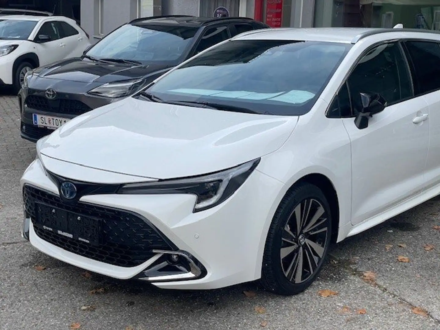 Toyota Corolla 1,8 Hybrid Touring Sports Active Drive 140PS Weiß - 1