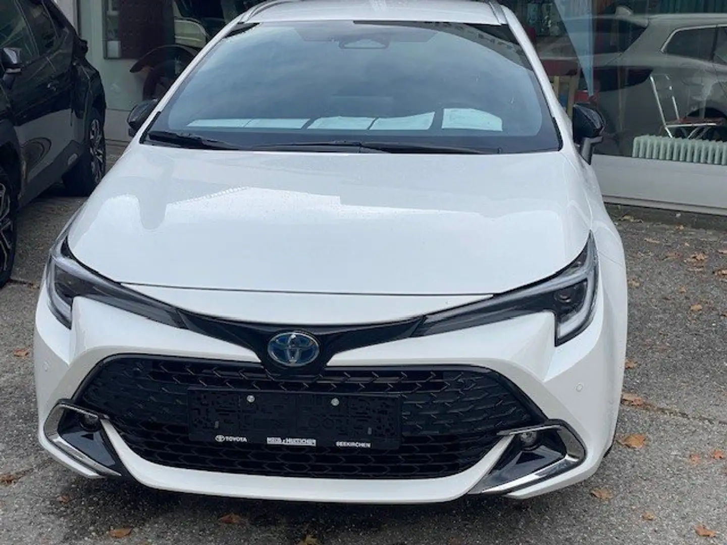 Toyota Corolla 1,8 Hybrid Touring Sports Active Drive 140PS Weiß - 2